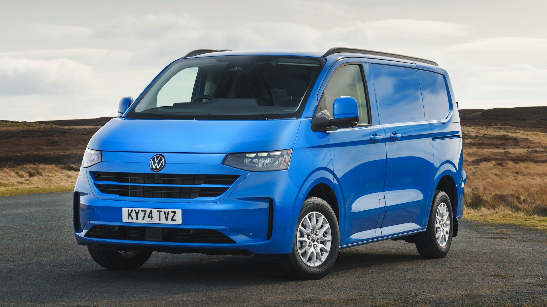 Volkswagen Transporter Review 2025 | Performance & Pricing | Carwow