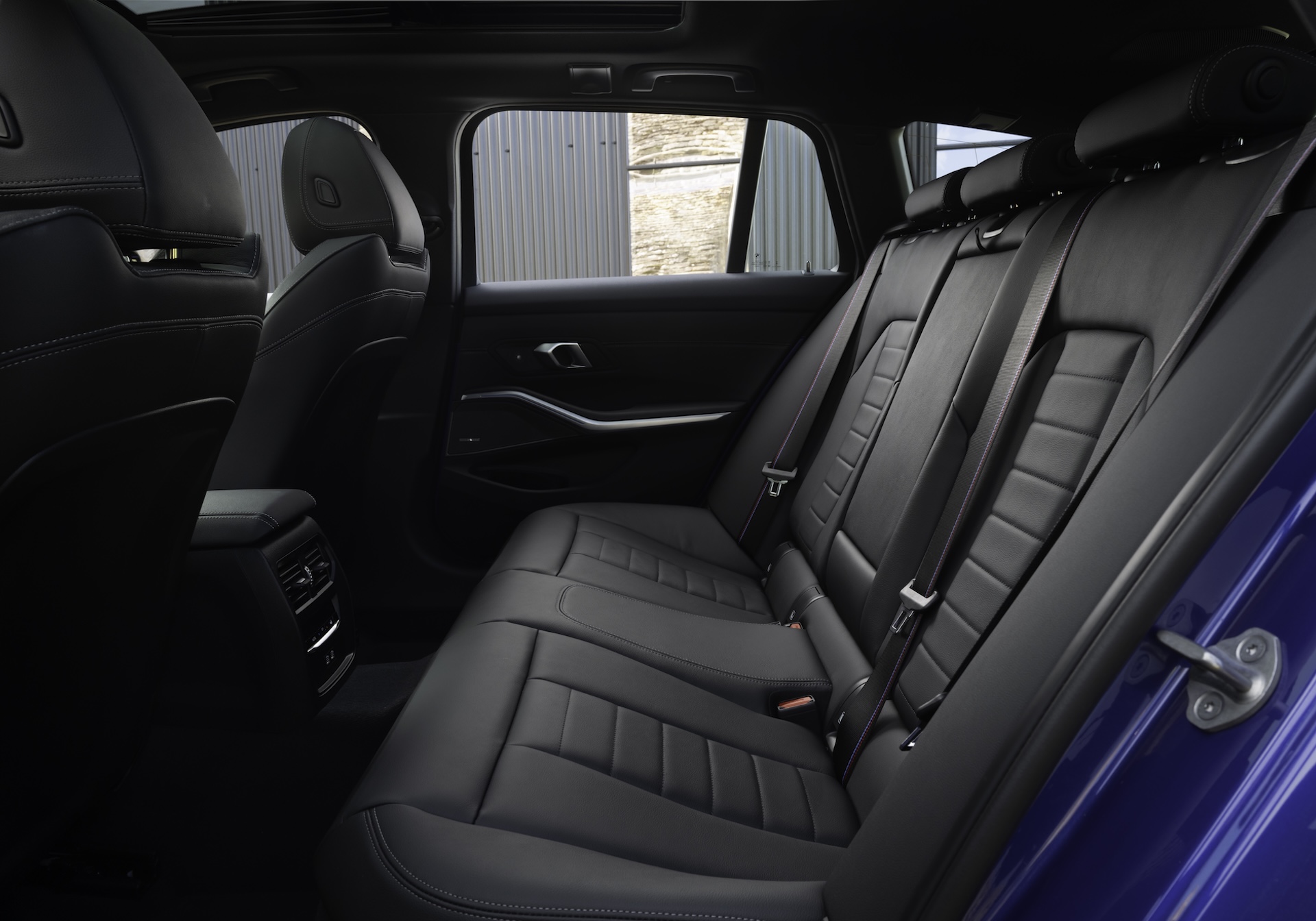 Rear Facing Cars With Three Individual Back Seats Bmw Series Rear