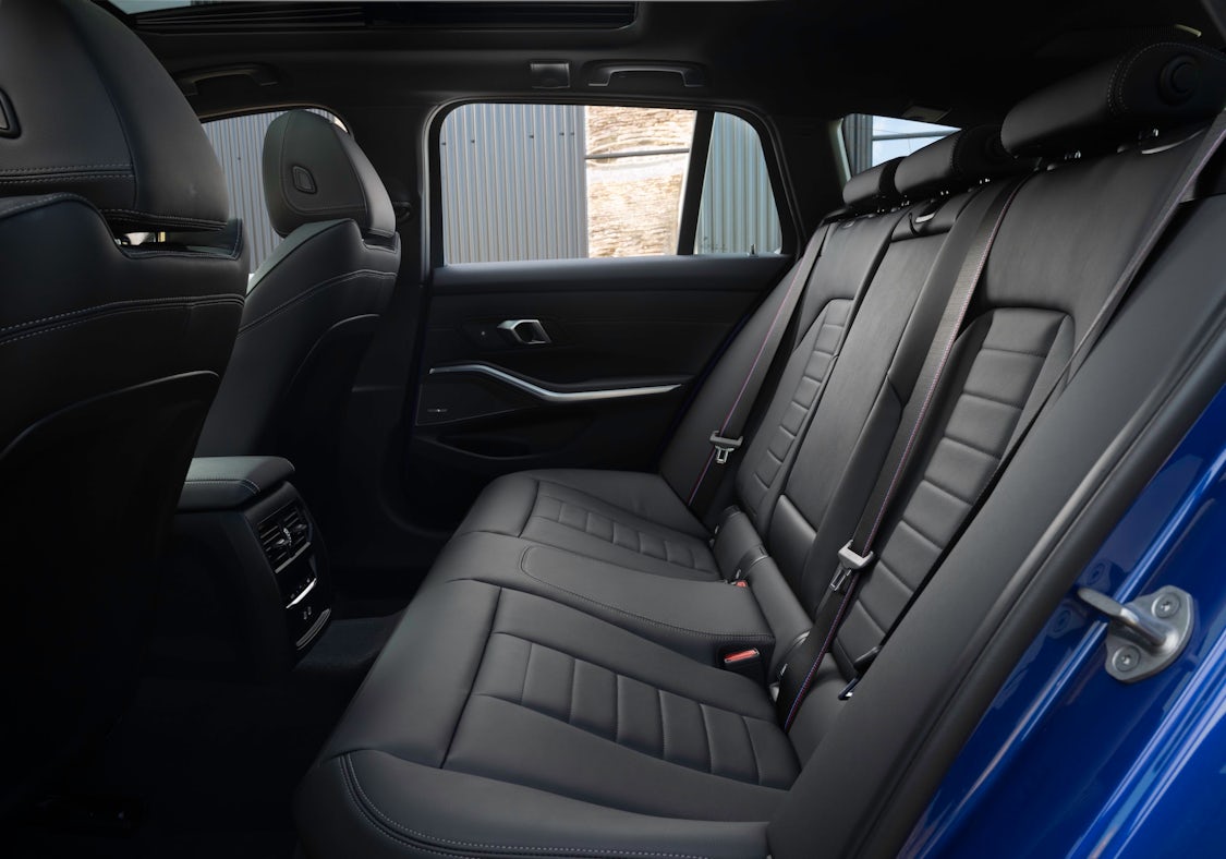 Rear Facing Cars With Three Individual Back Seats Bmw Series Rear