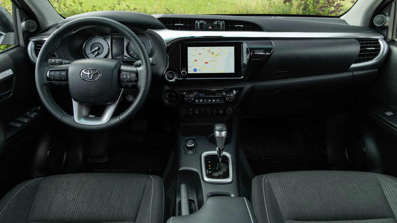Toyota Hilux Interior Y Maletero Carwow toyota-hilux-interior-y-maletero-carwow