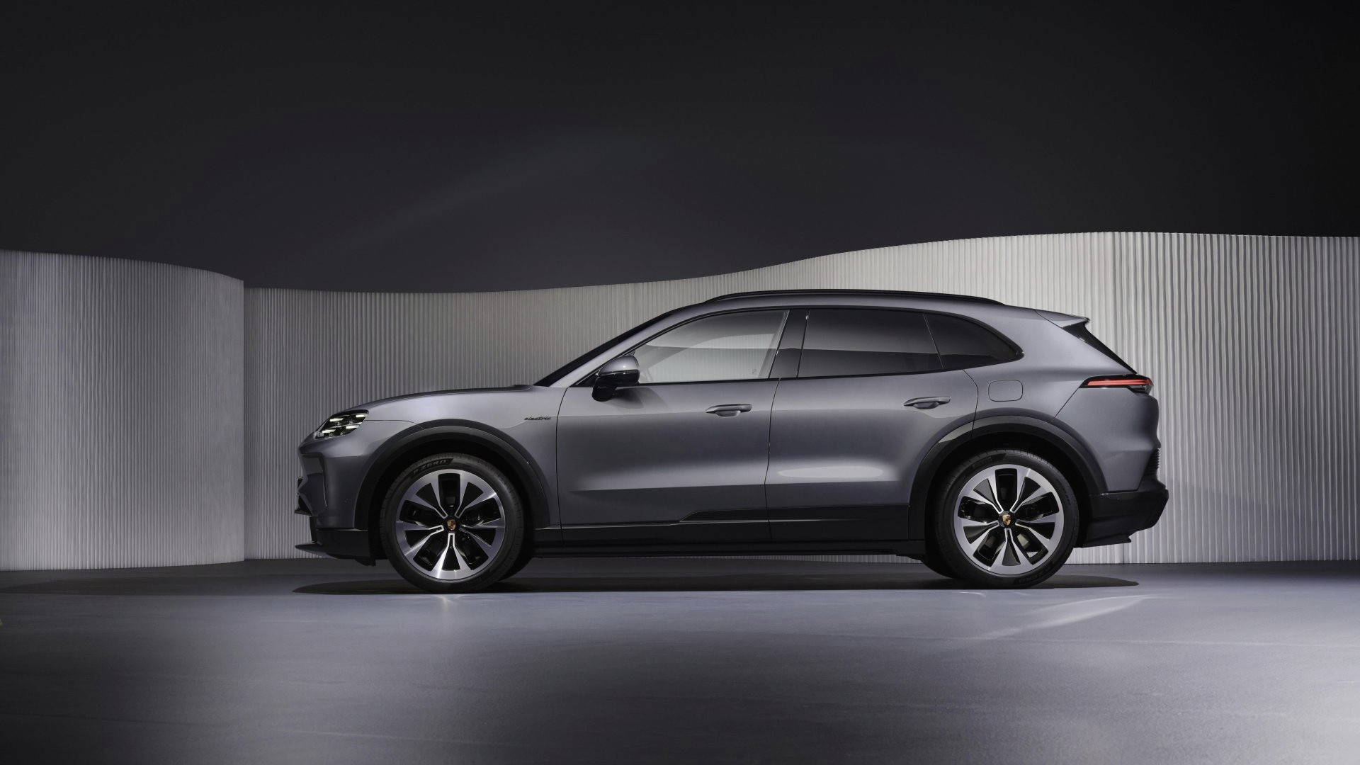 Porsche Cayenne Electric 2026 statisch Seite