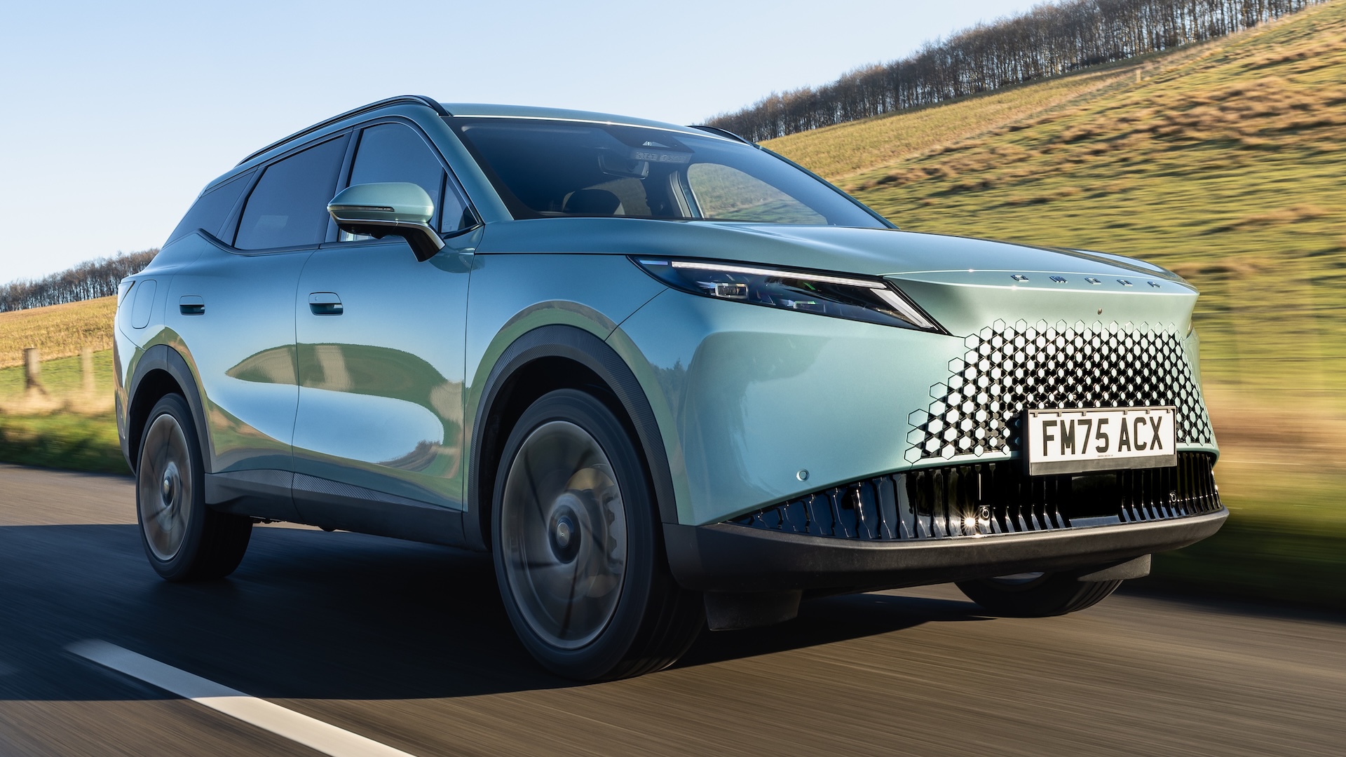 2026 Omoda 7, front quarter, tracking