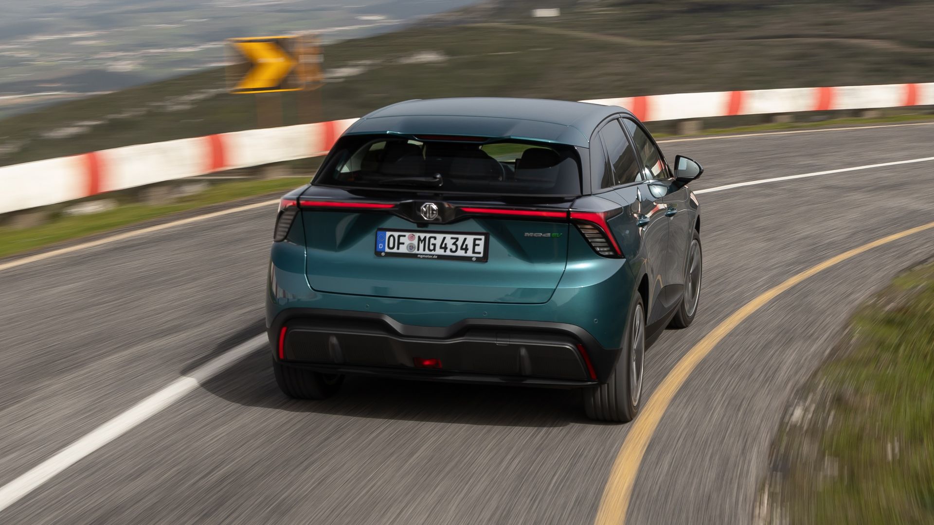MG4 Electric Facelift 2026 Heck fahrend