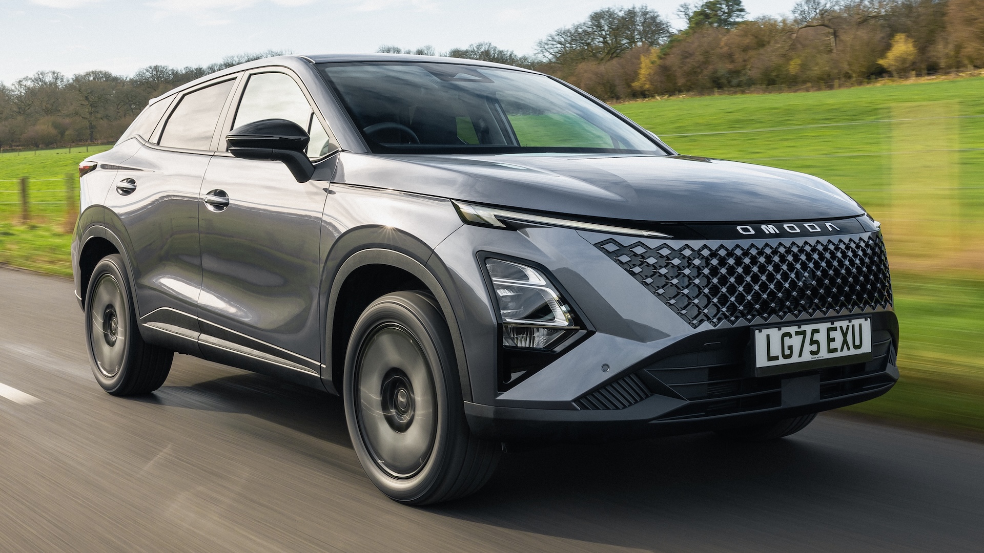 2026 Omoda 5 front quarter, moving