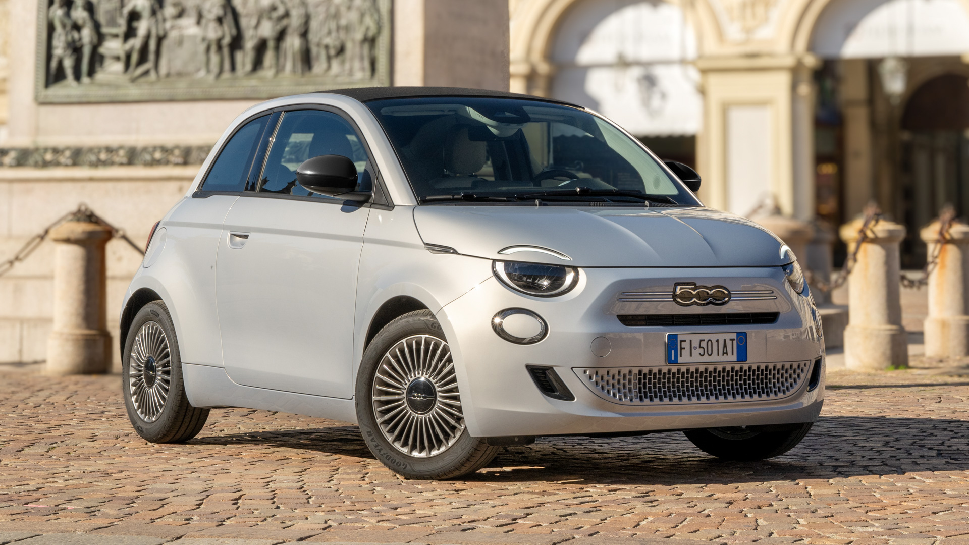 Fiat 500 Hybrid Cabrio La Prima Azul Celestial