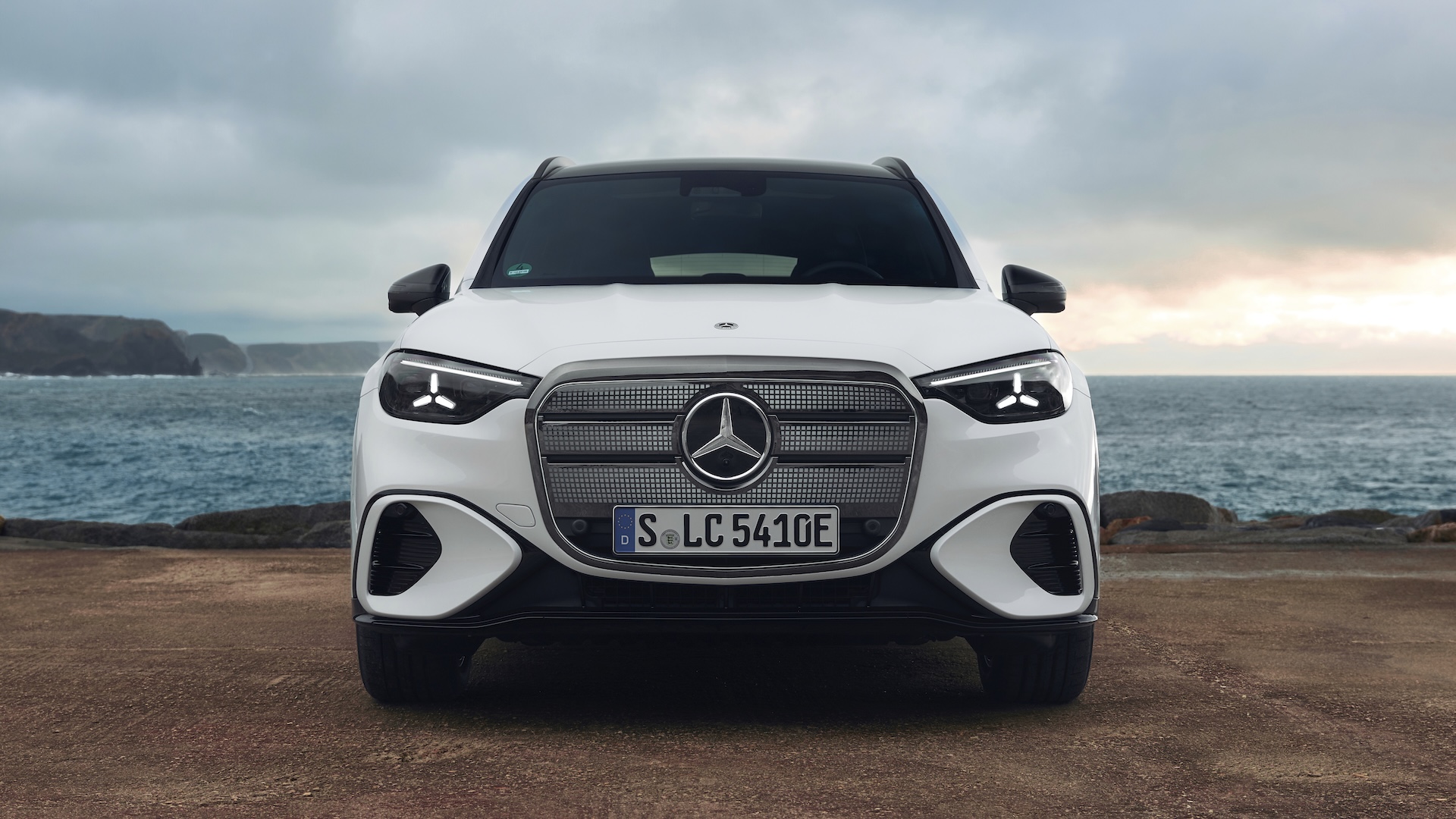 Mercedes GLC EV 2026 LHD - front static
