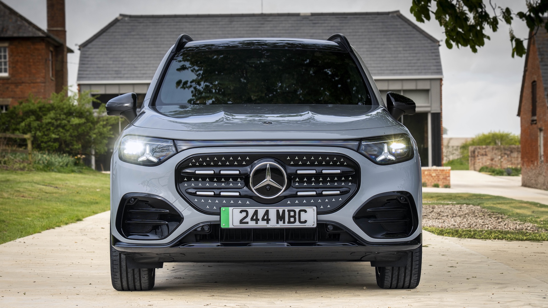 Mercedes GLB Electric 2026 RHD front static