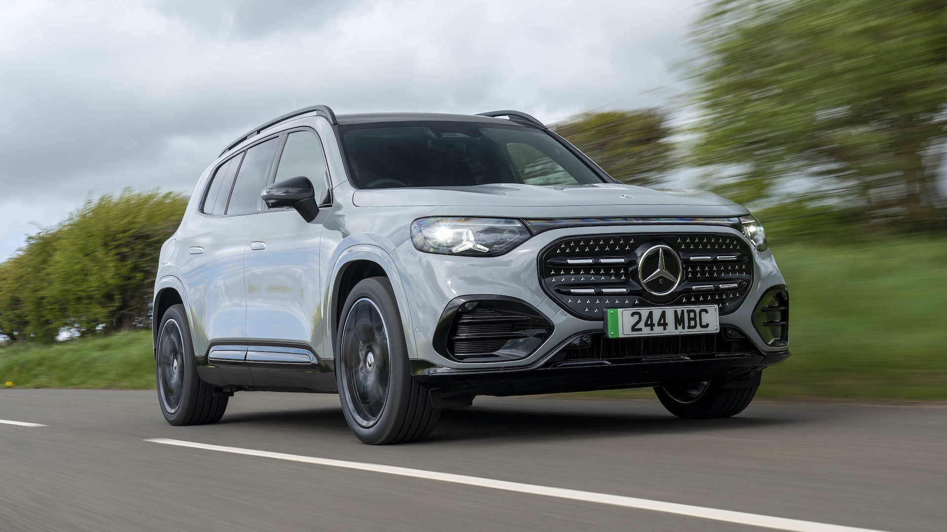 Mercedes GLB Electric 2026 RHD front three quarter dynamic