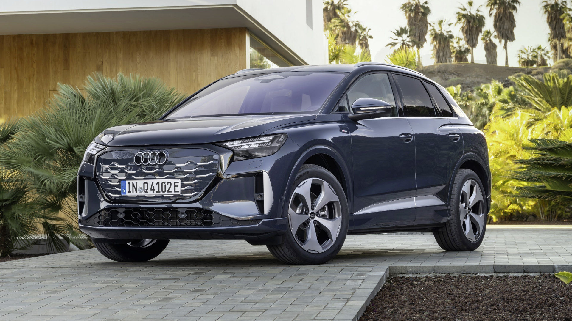 Audi Q4 e-tron Facelift Front stehend