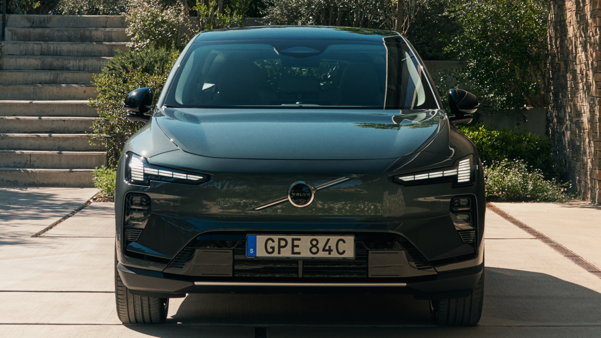 Volvo EX60 static, front.