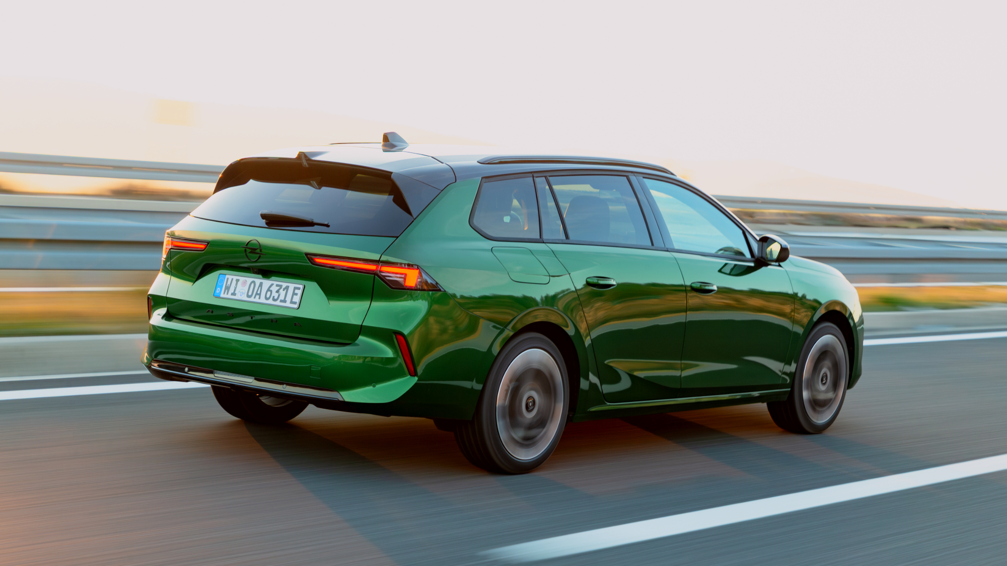 Opel Astra Sports Tourer Electric B0MM0B ABSINTH GREEN