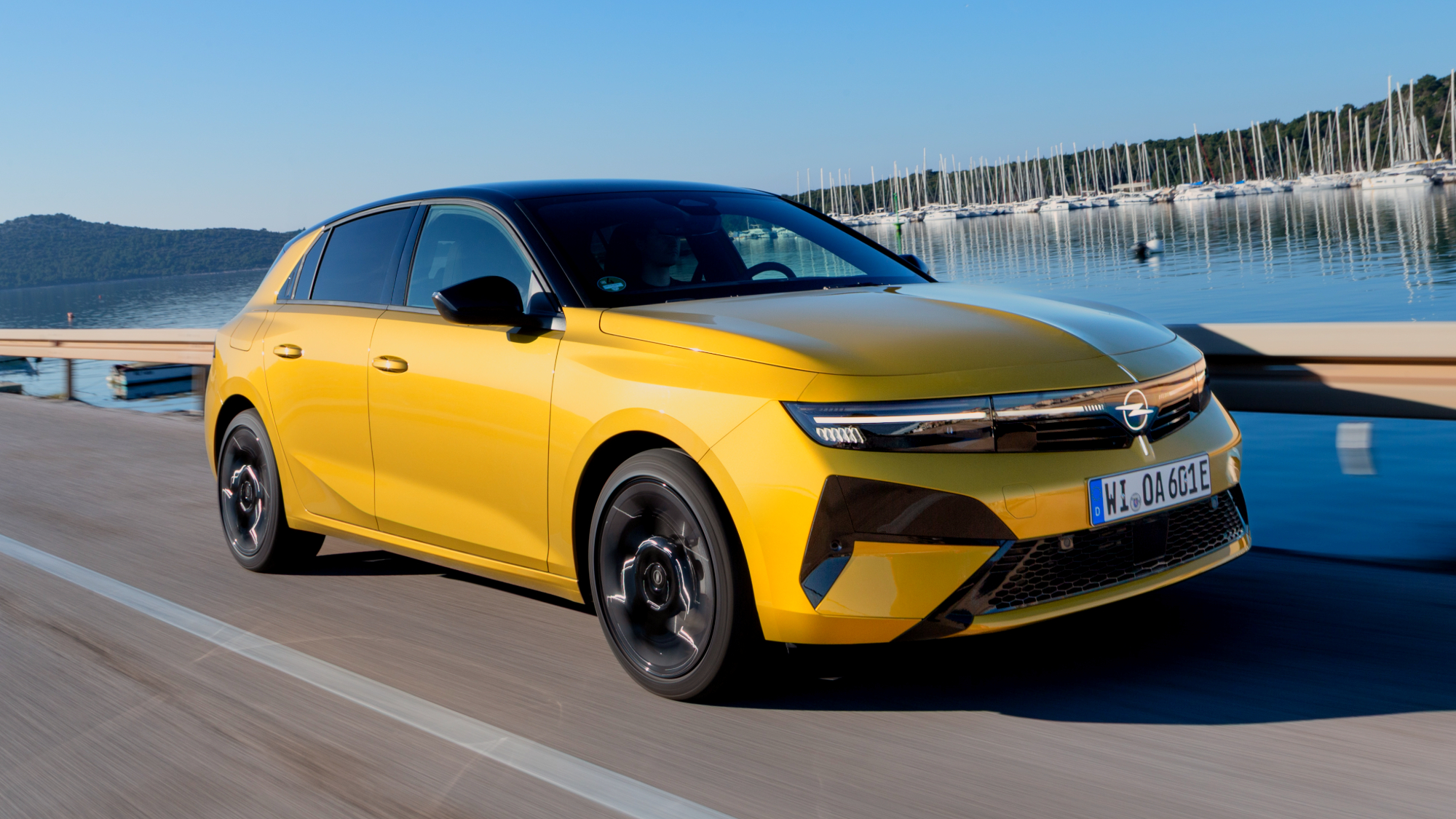 Opel Astra Plug-in-Hybrid Kult Yellow