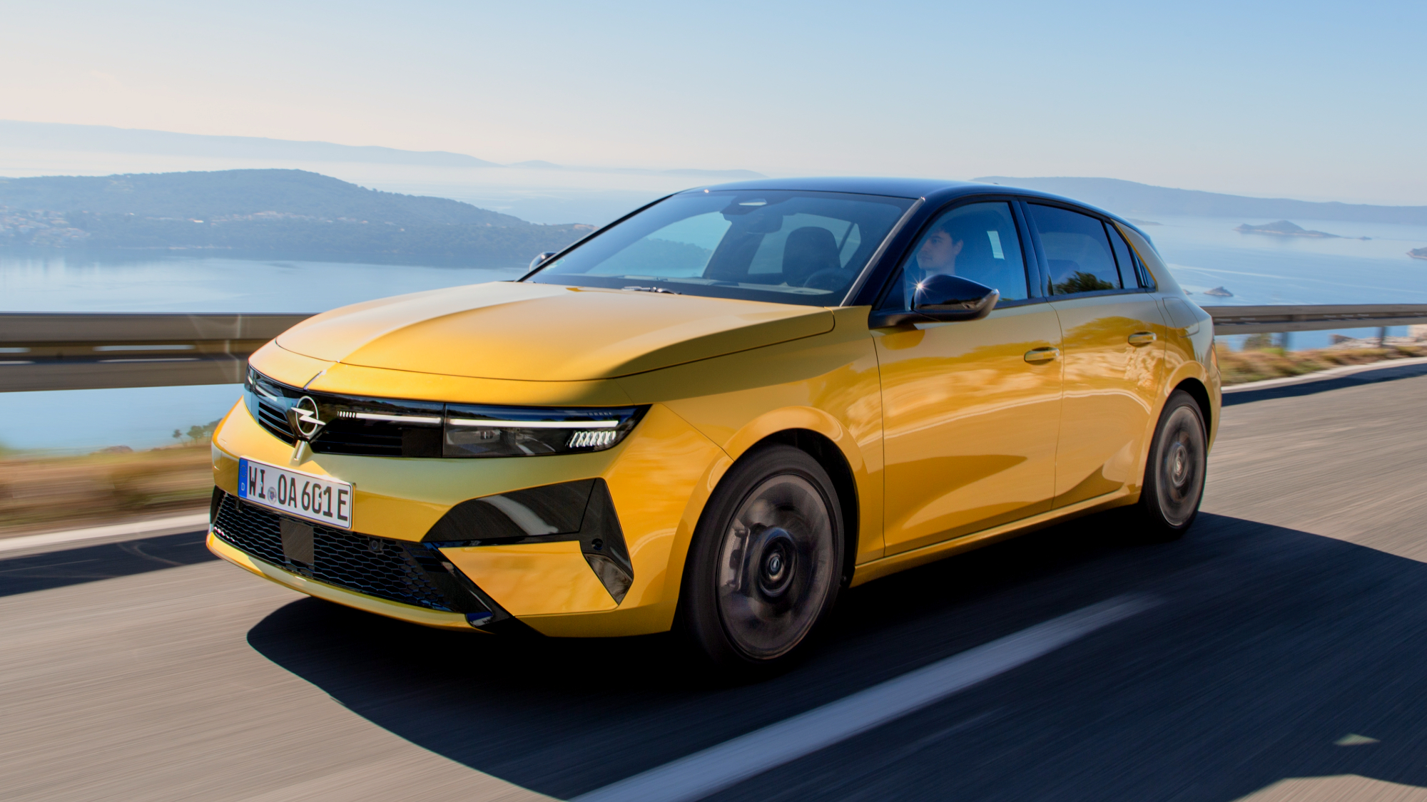 Opel Astra Plug-in-Hybrid Kult Yellow