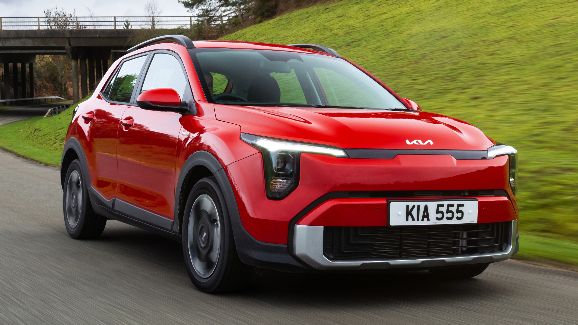 2026 Kia Stonic front quarter, driving
