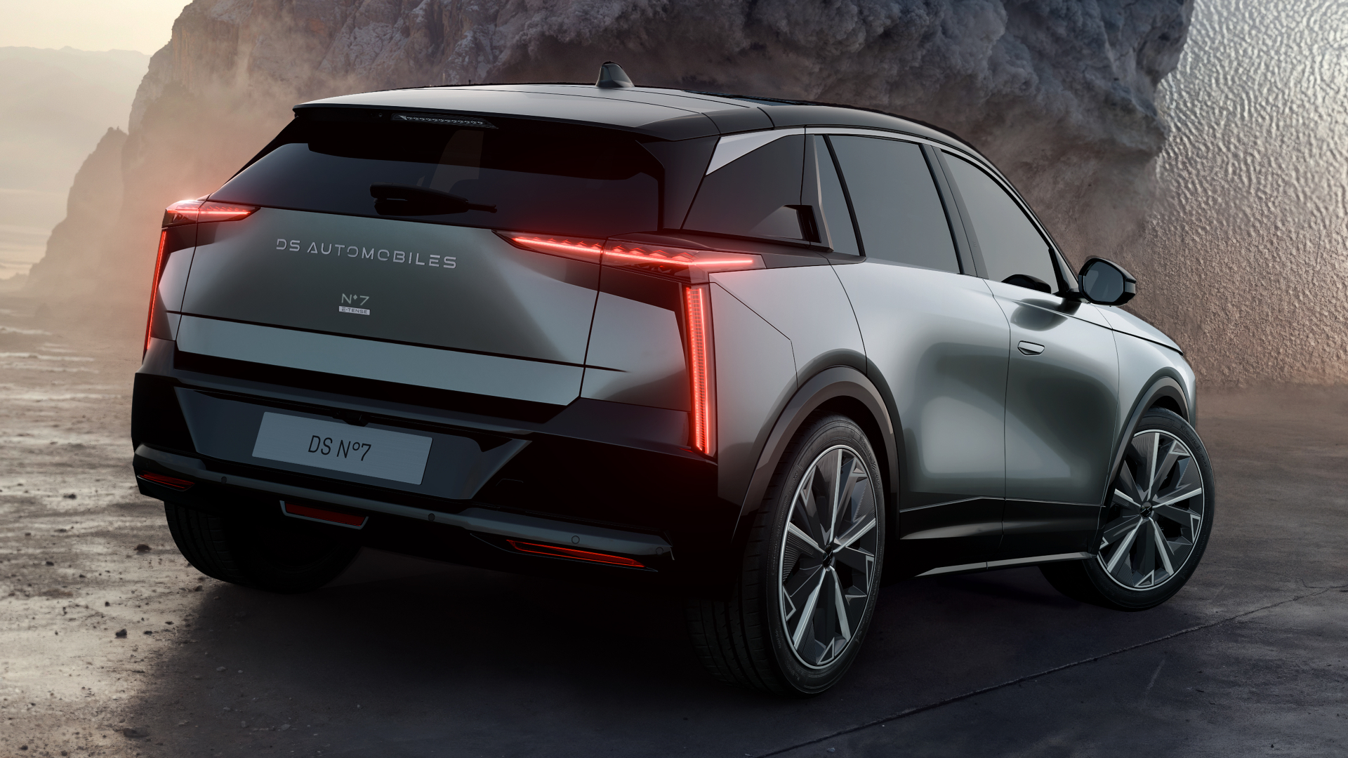 2026 DS No7 E-Tense rear quarter