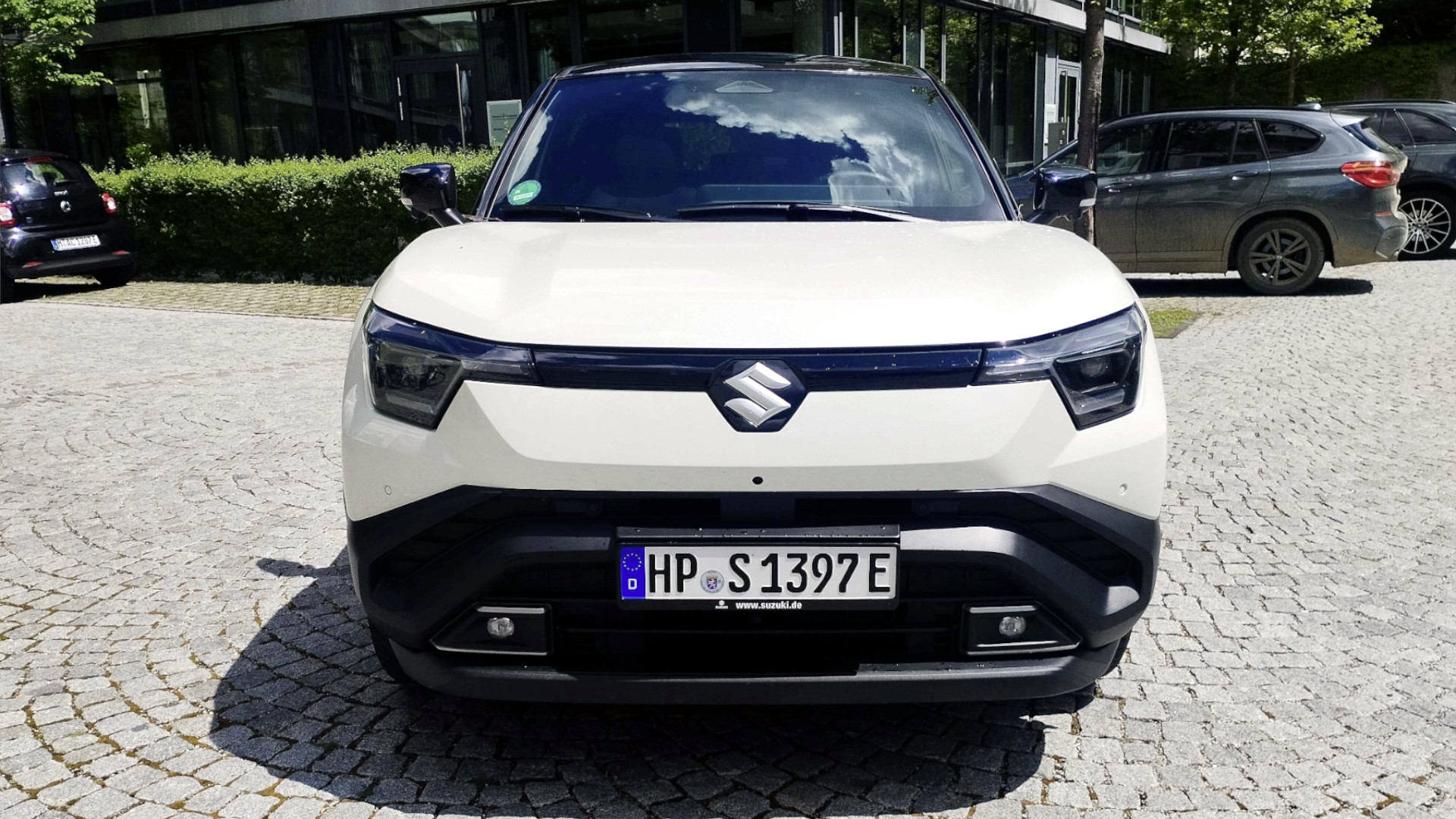 Suzuki e Vitara Front statisch