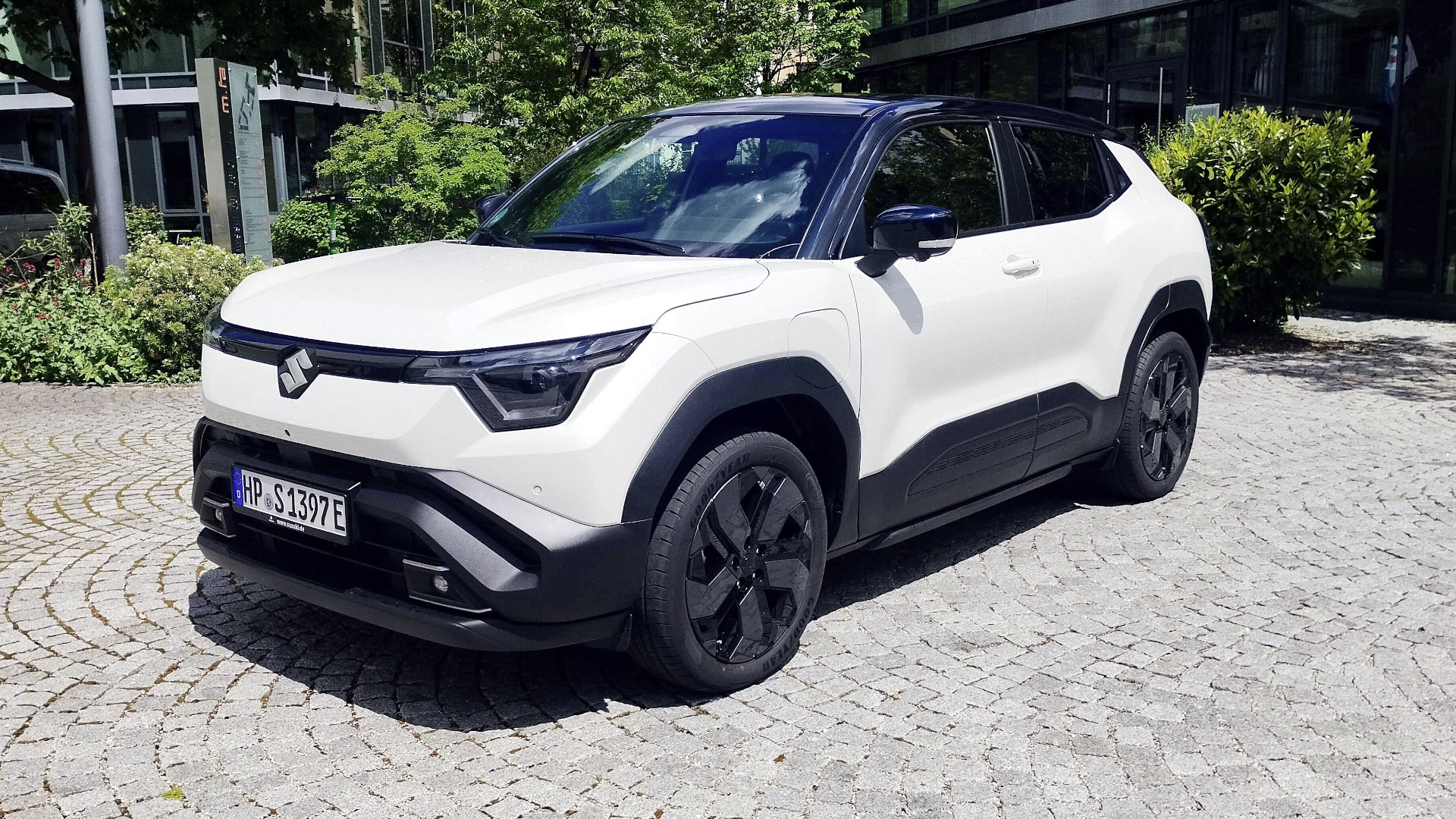 Suzuki e Vitara Front statisch