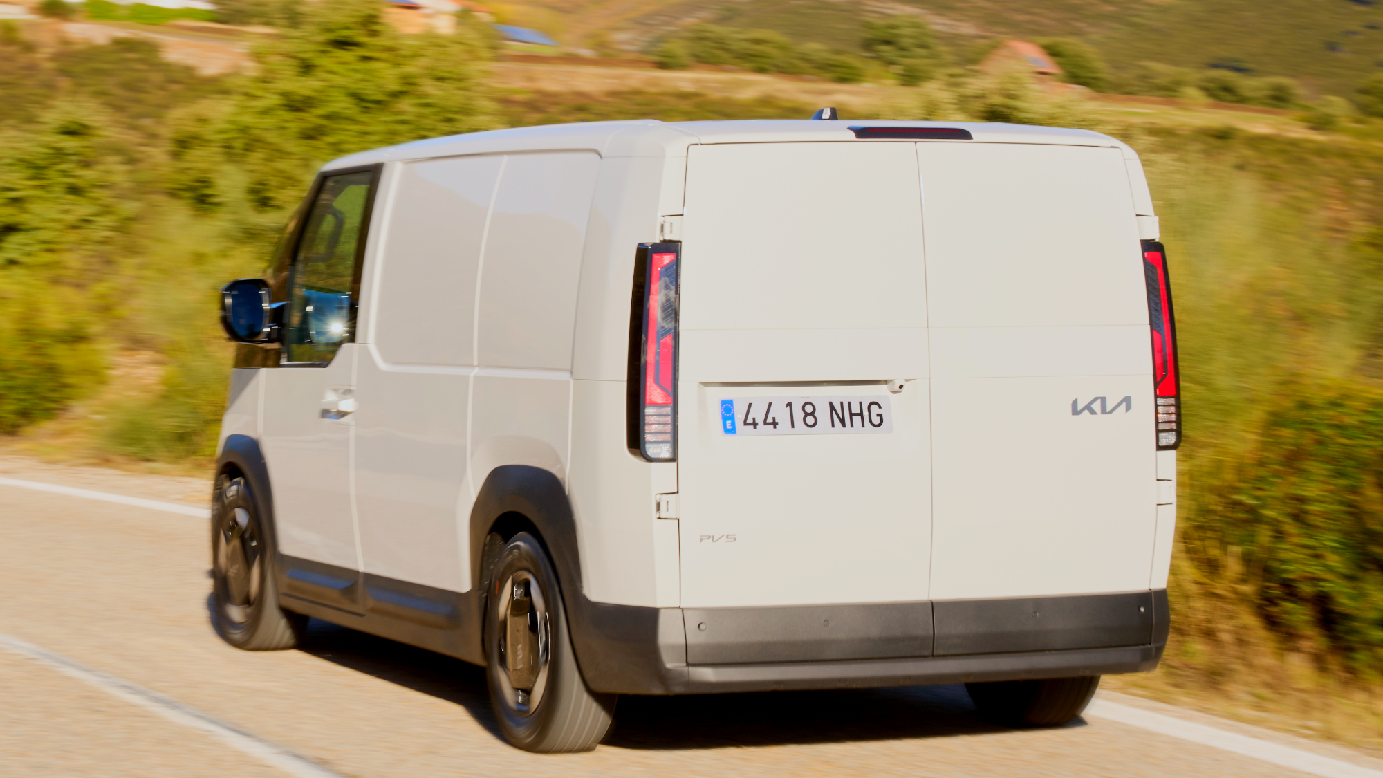 Kia PV5 Furgón blanco