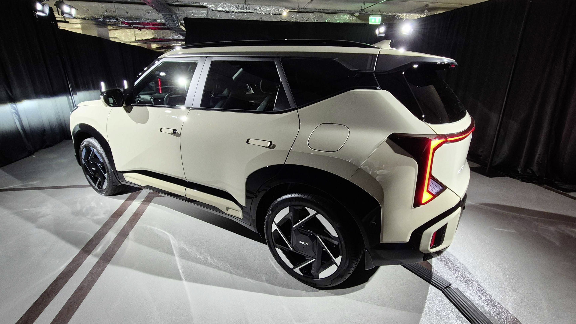 Kia Seltos Exterieur seitlich hinten stehend
