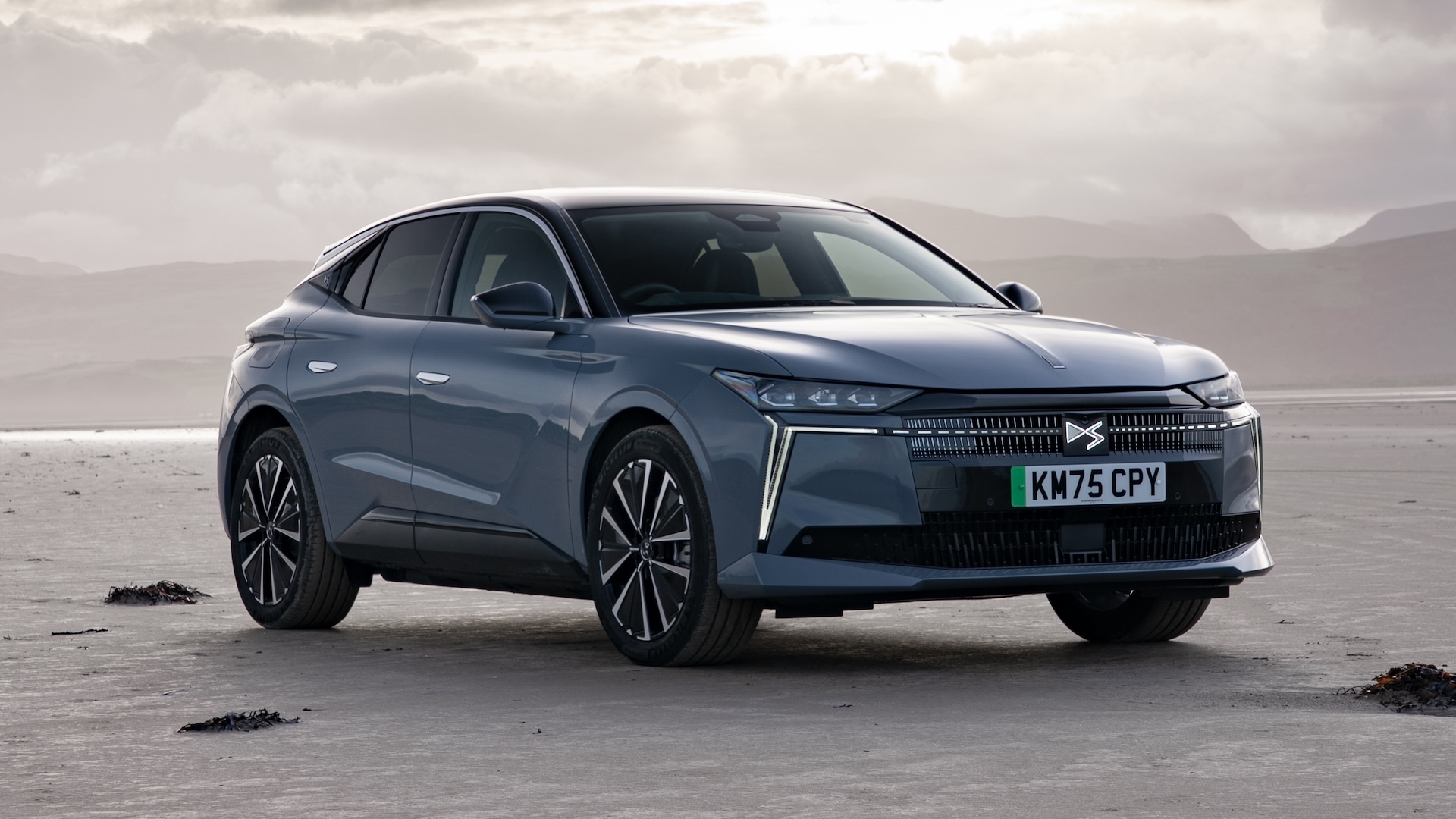 DS No4 E-Tense 2026 RHD front three quarter static