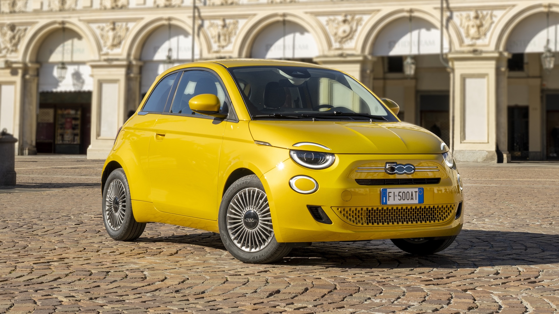 Fiat 500 Hybrid 2026 LHD front three quarter static