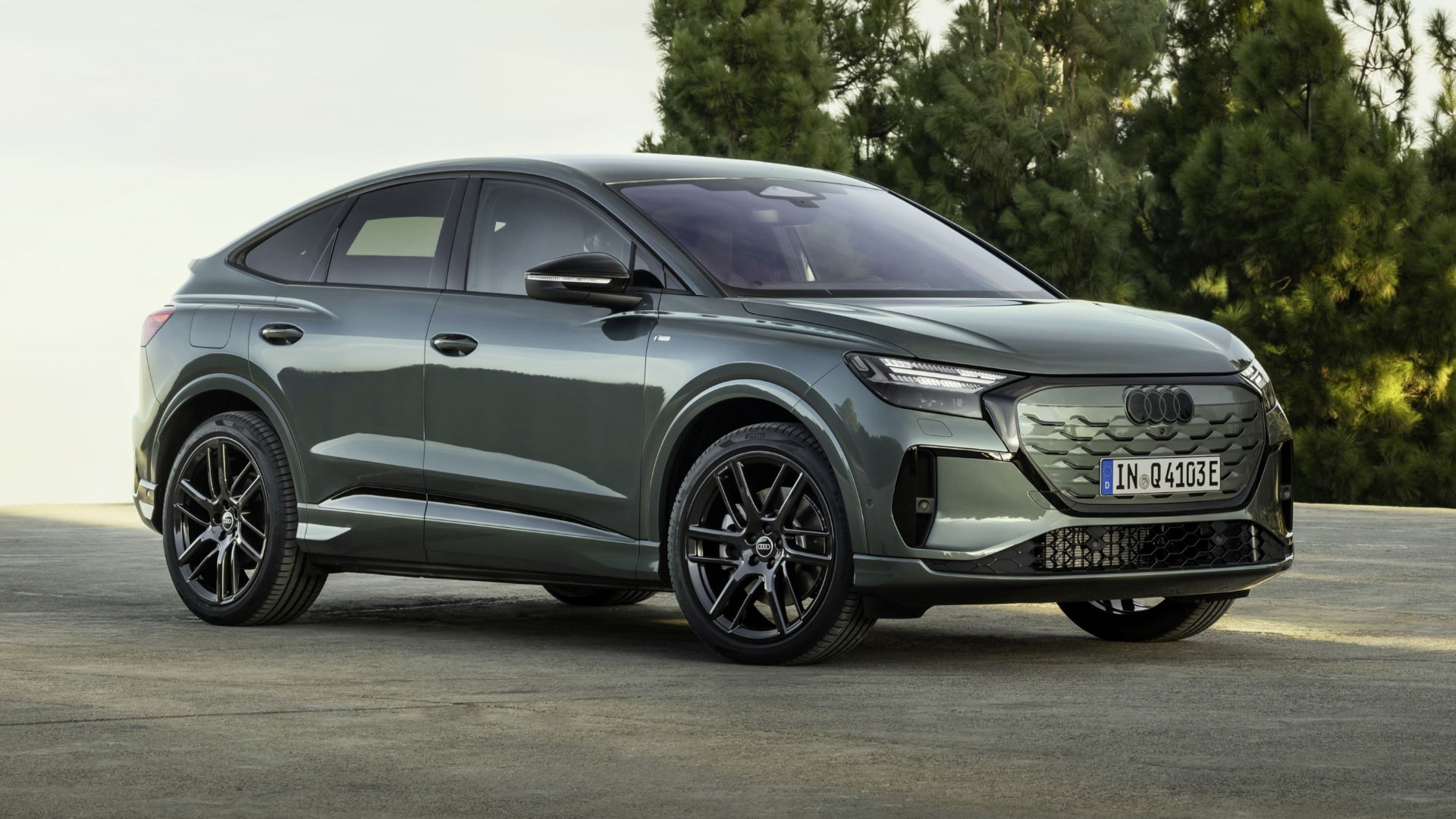 Audi Q4 Sportback e-tron Exterieur vorne seitlich stehend