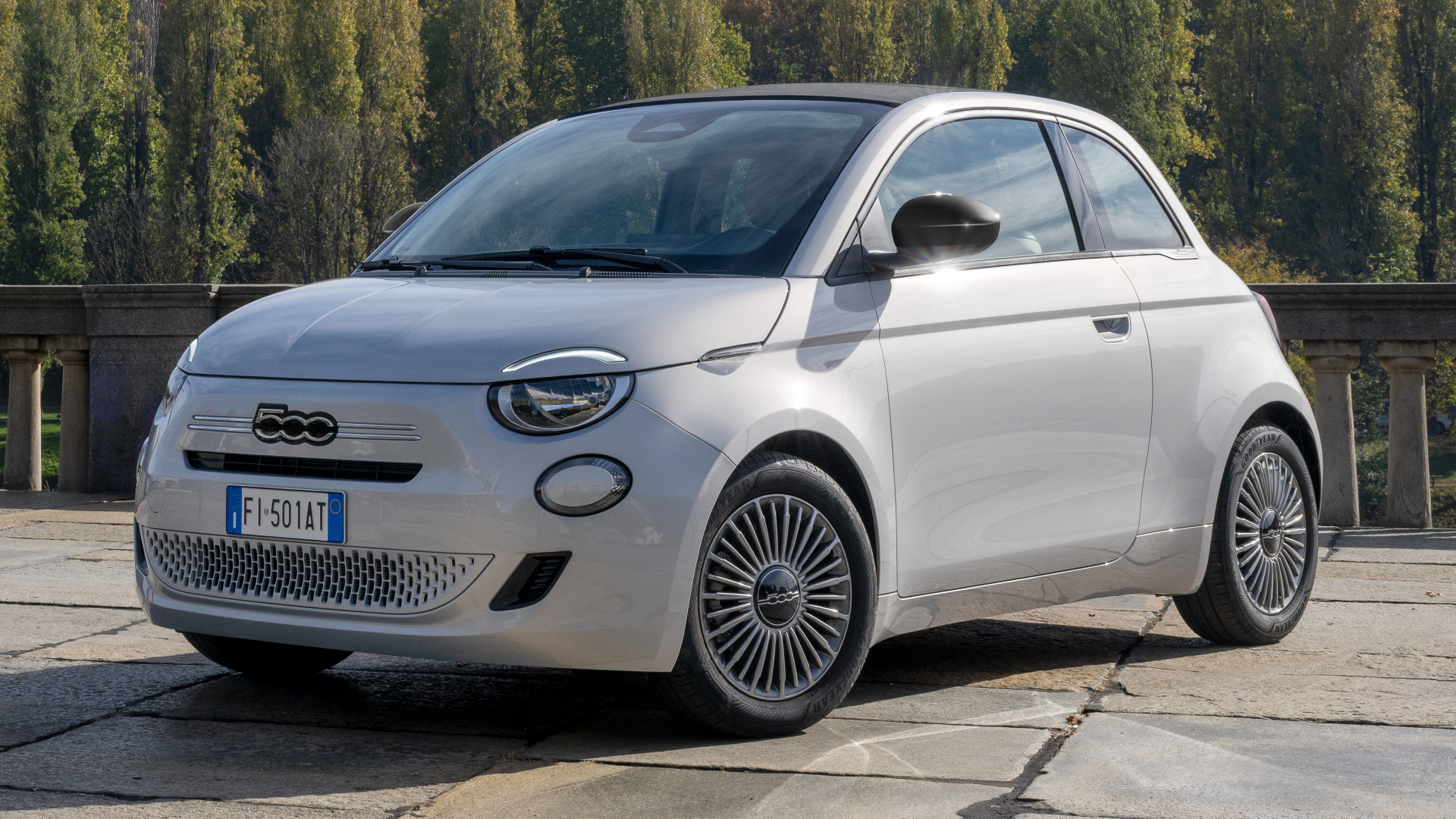 Fiat 500 Cabrio, LHD, front quarter