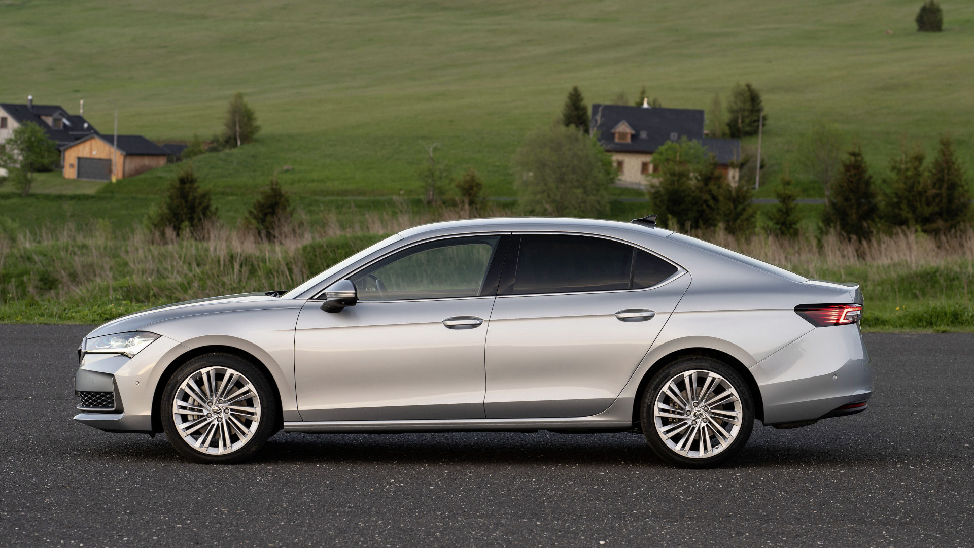 Skoda Superb Exterieur seitlich stehend