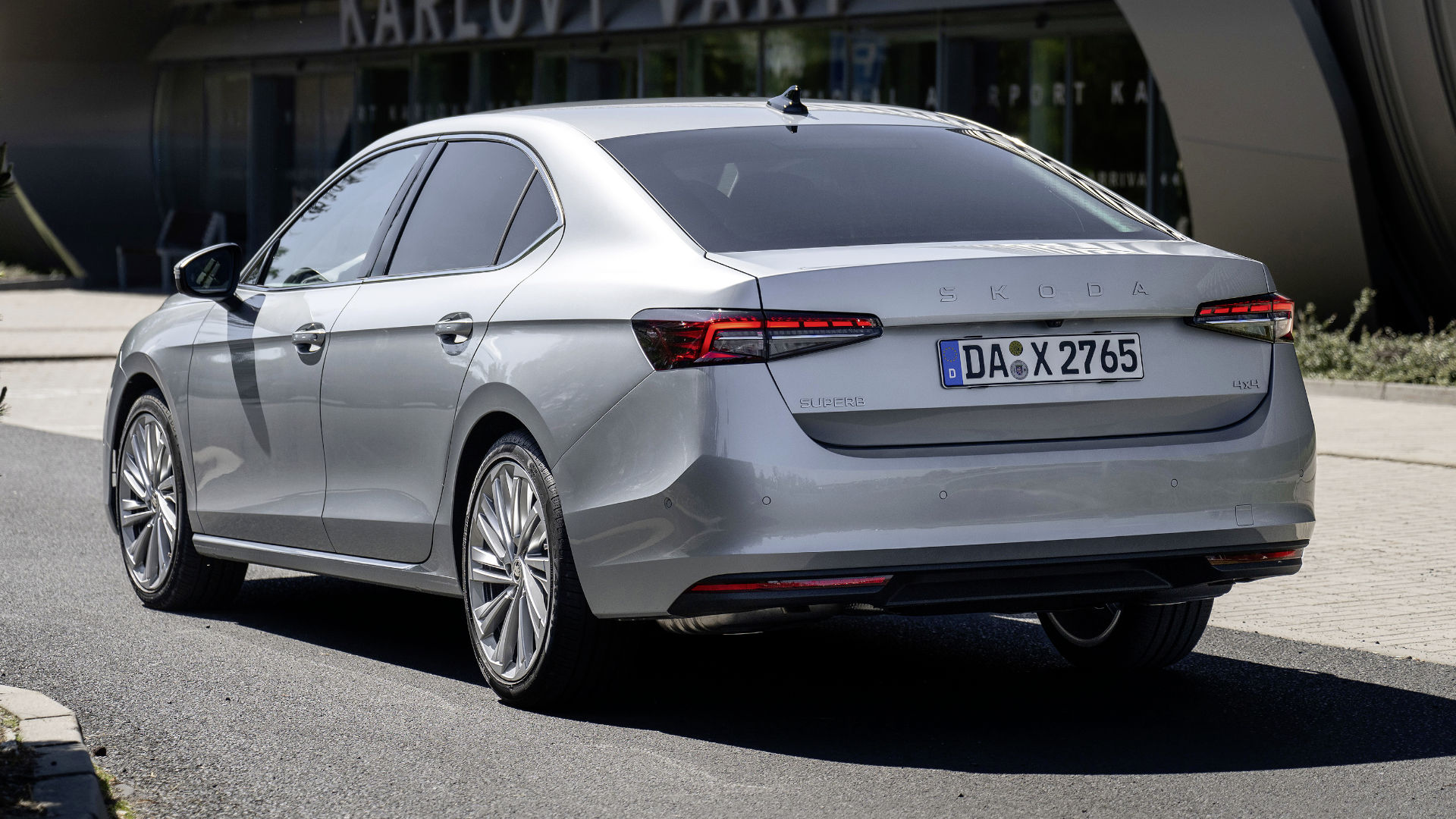 Skoda Superb Exterieur hinten seitlich stehend