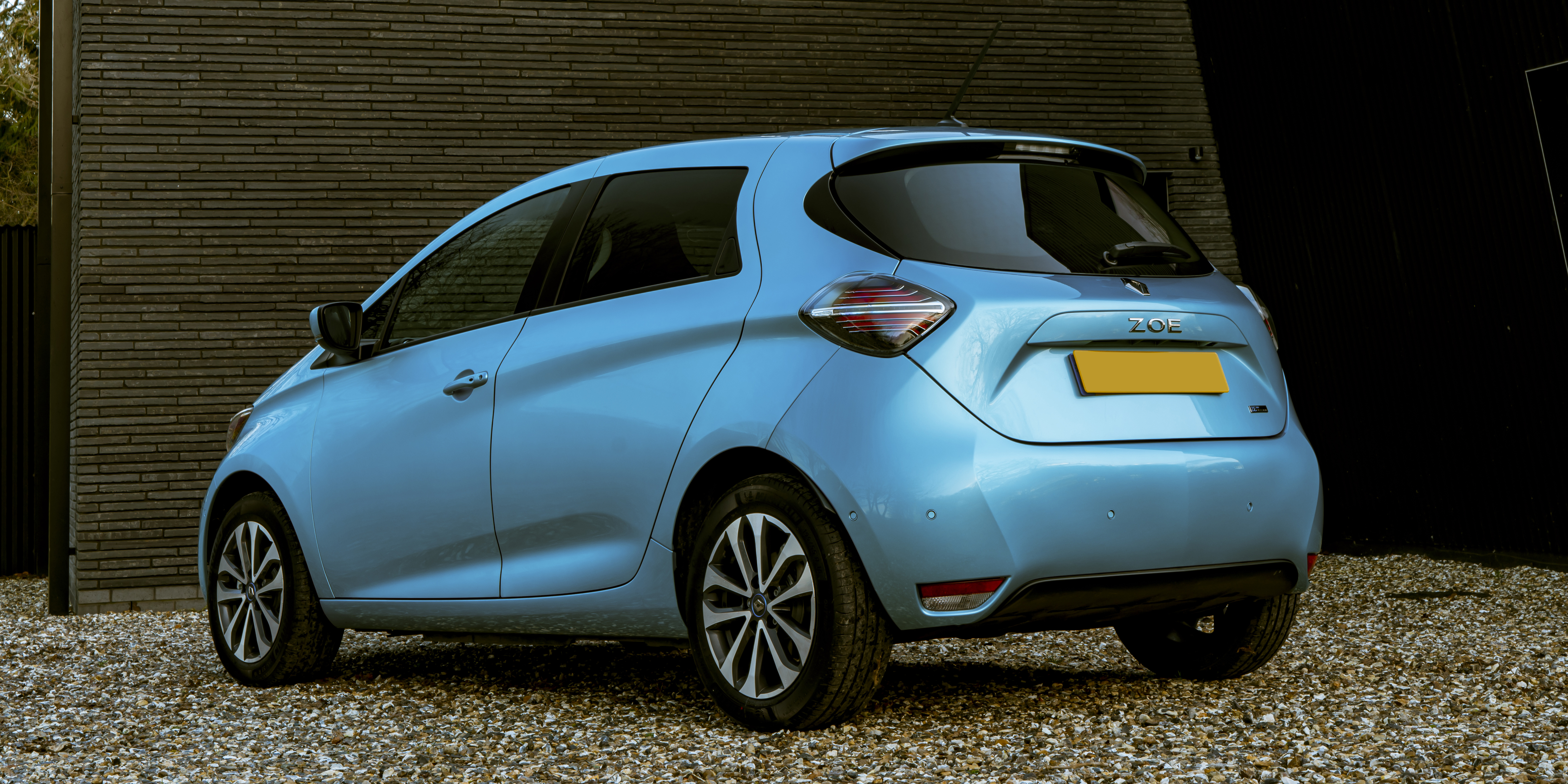 Renault Zoe Review 2024 | Performance & Pricing | Carwow