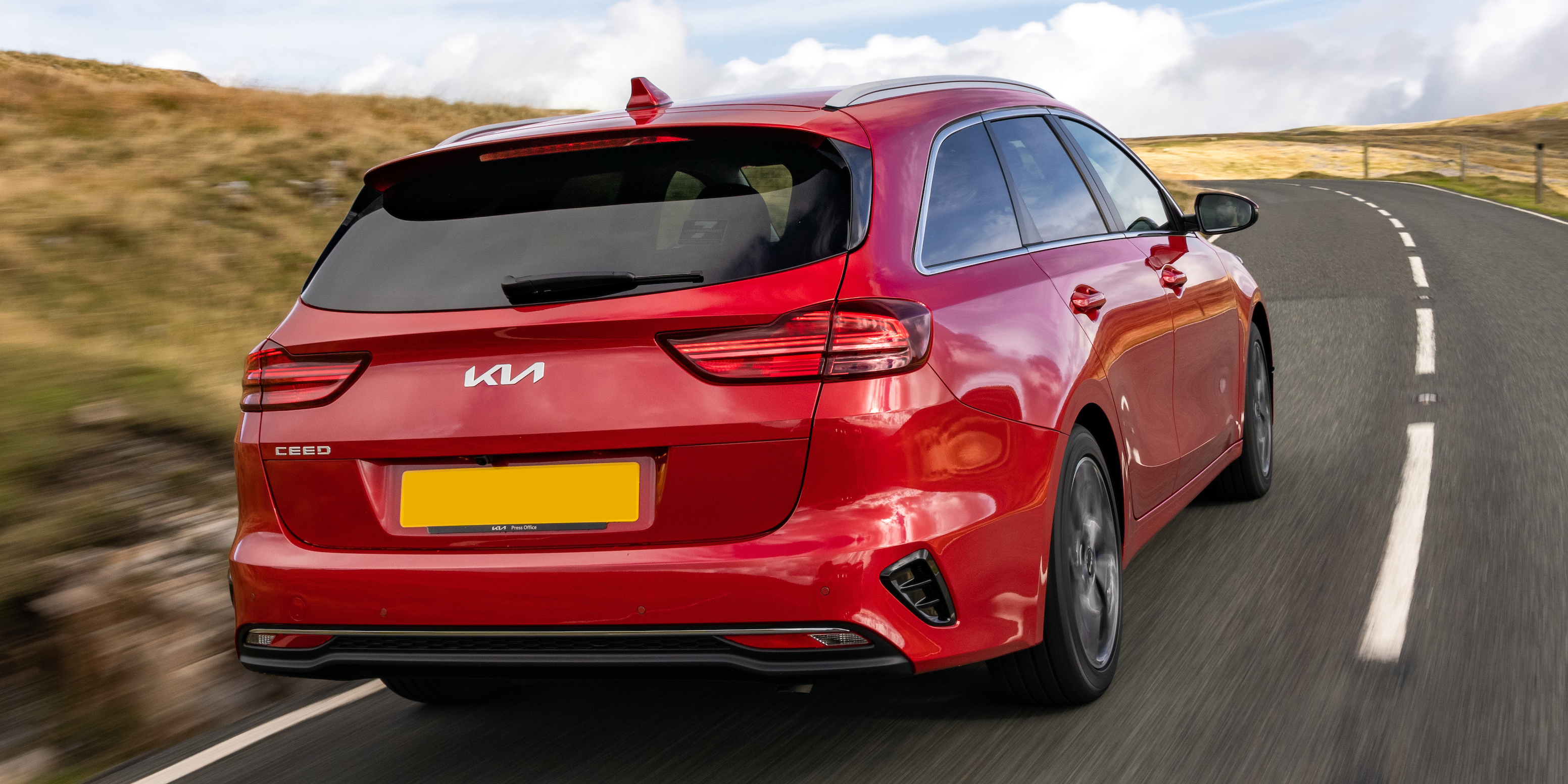 Kia Ceed Sportswagon Review 2024 | Performance & Pricing | Carwow