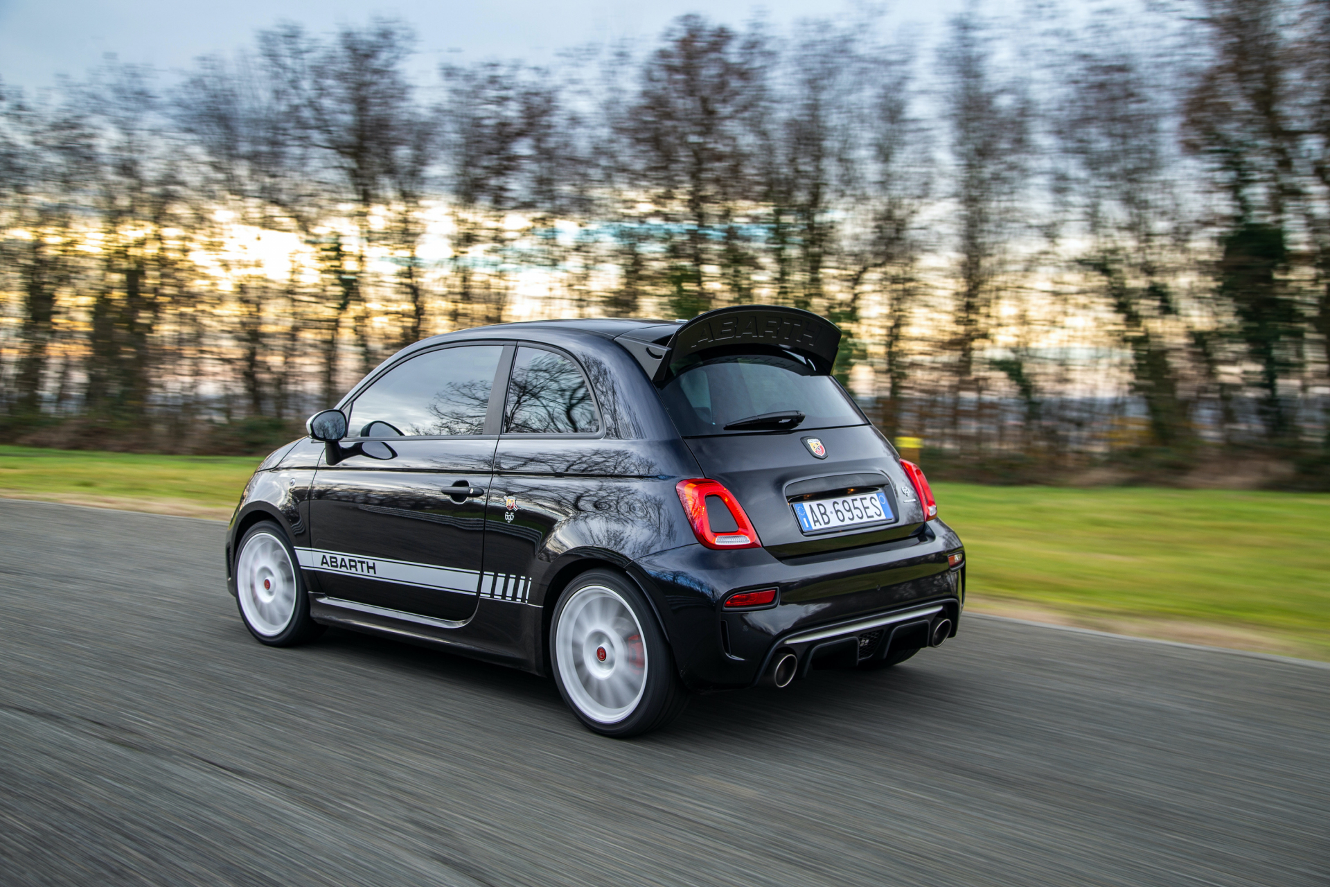 Abarth 695 Test 2024 | Konfigurator & Preise | Carwow.de