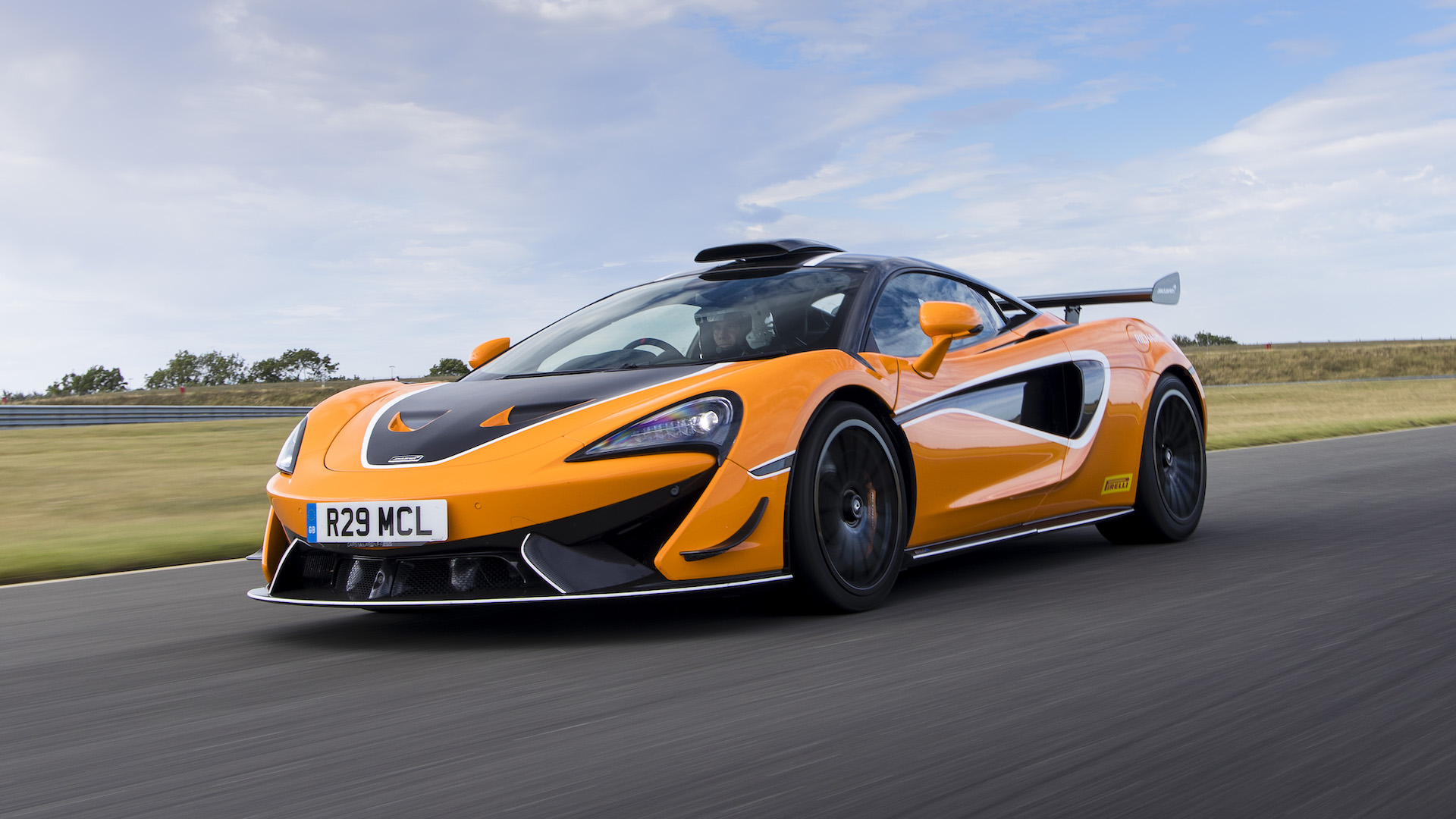 McLaren 620R | Specifications & Dimensions | Carwow