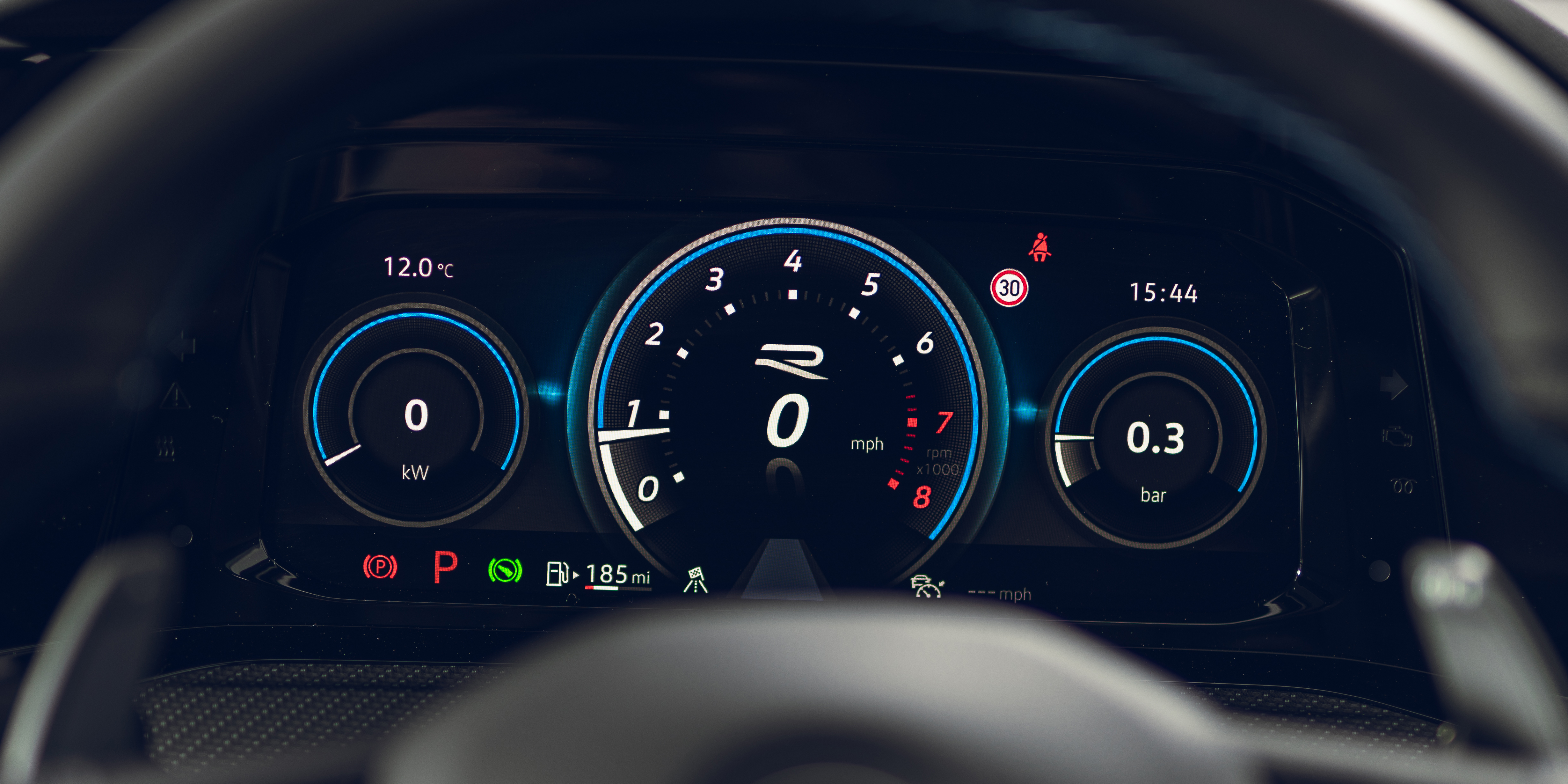 VW Golf R Review 2025 | Price, Interior & Performance | Carwow