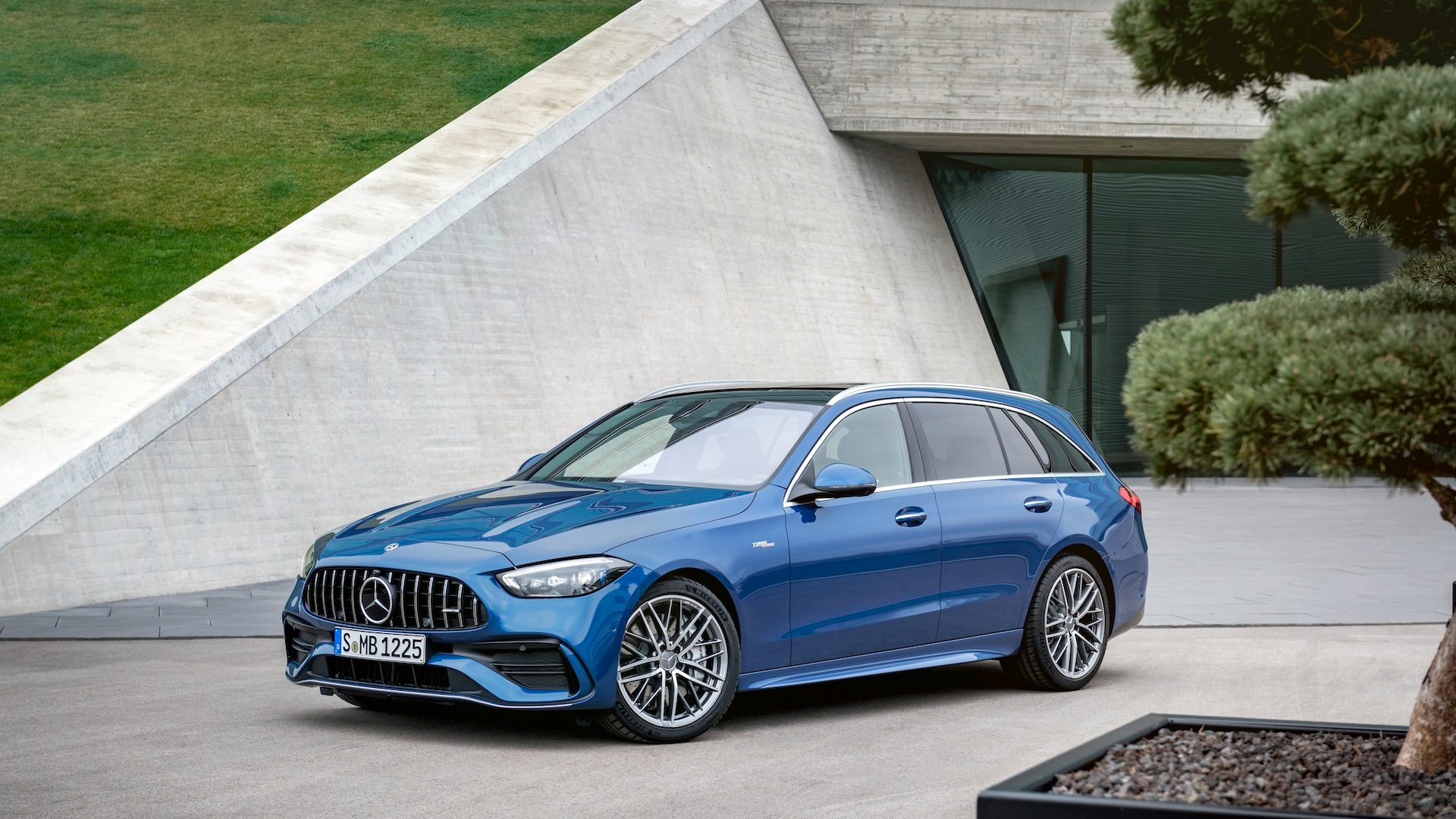 2023 Mercedes-AMG C 43 Estate front quarter static