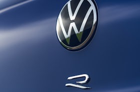 VW Golf R Review 2025 | Price, Interior & Performance | Carwow