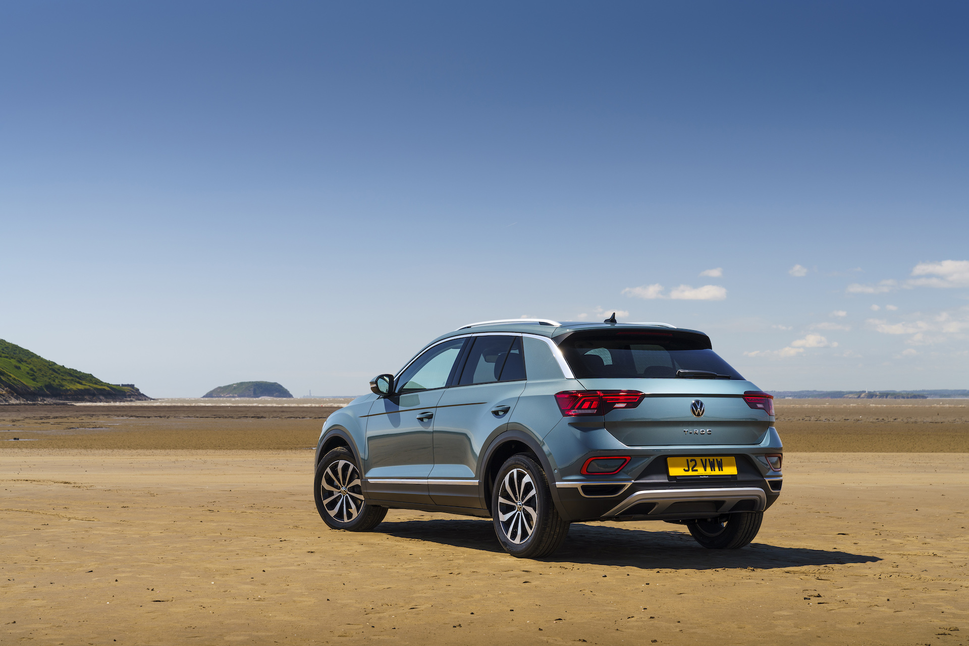 VW T-Roc Review 2024 | Range, Price & Interior | carwow