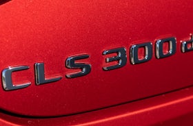 Mercedes-Benz CLS Rojo Jacinto logo
