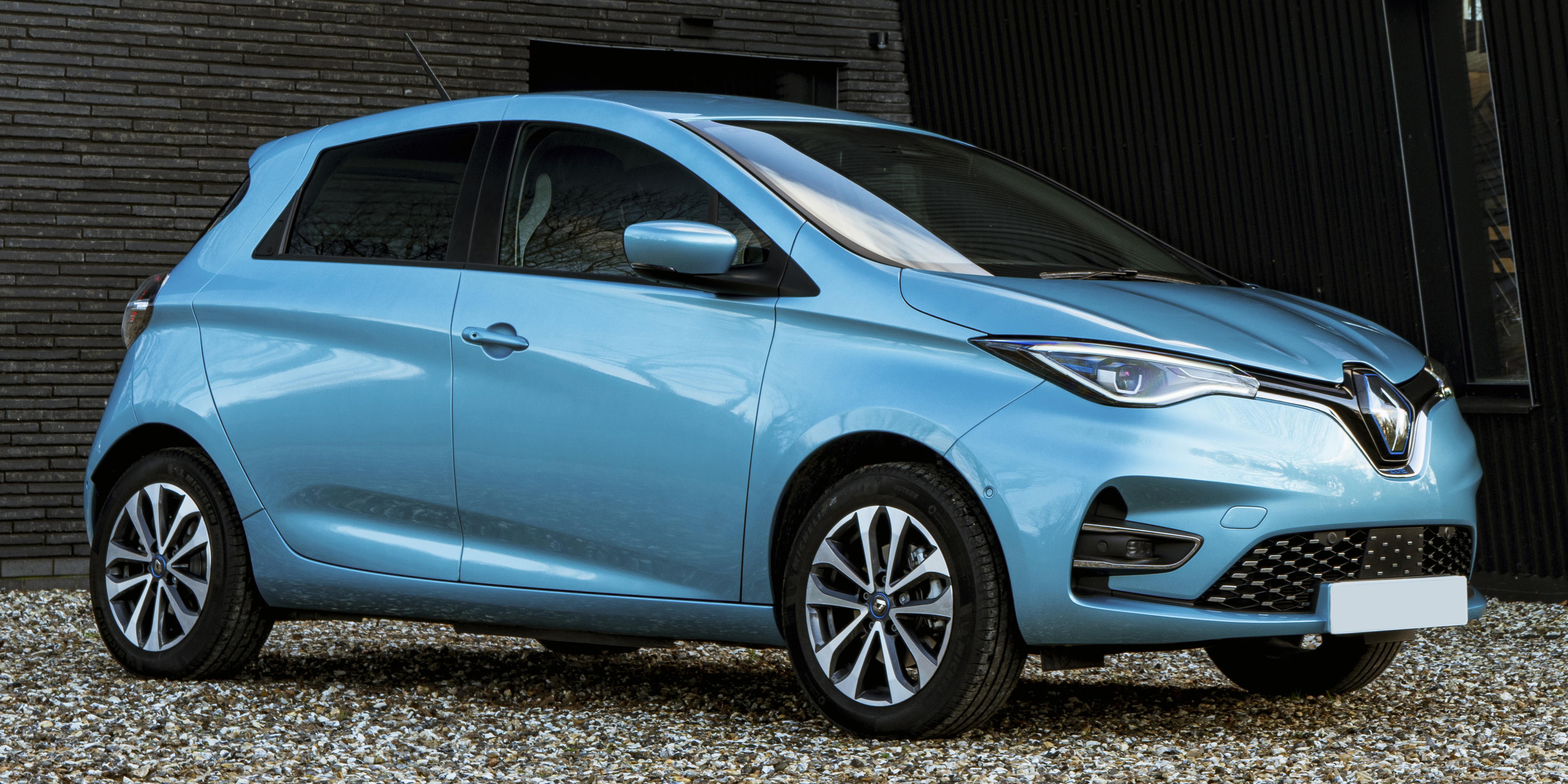 Renault Zoe Review 2024 | Performance & Pricing | Carwow