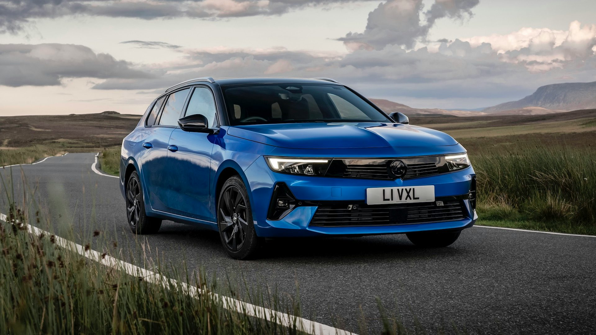 Vauxhall Astra Sports Tourer Review 2025 Performance Pricing