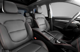 MG ZS EV asientos delanteros