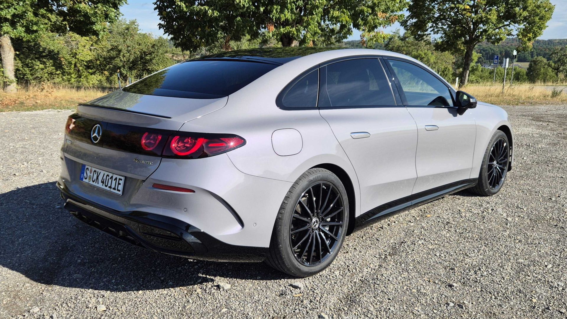 Mercedes C-Klasse elektrisch Exterieur seitlich hinten stehend