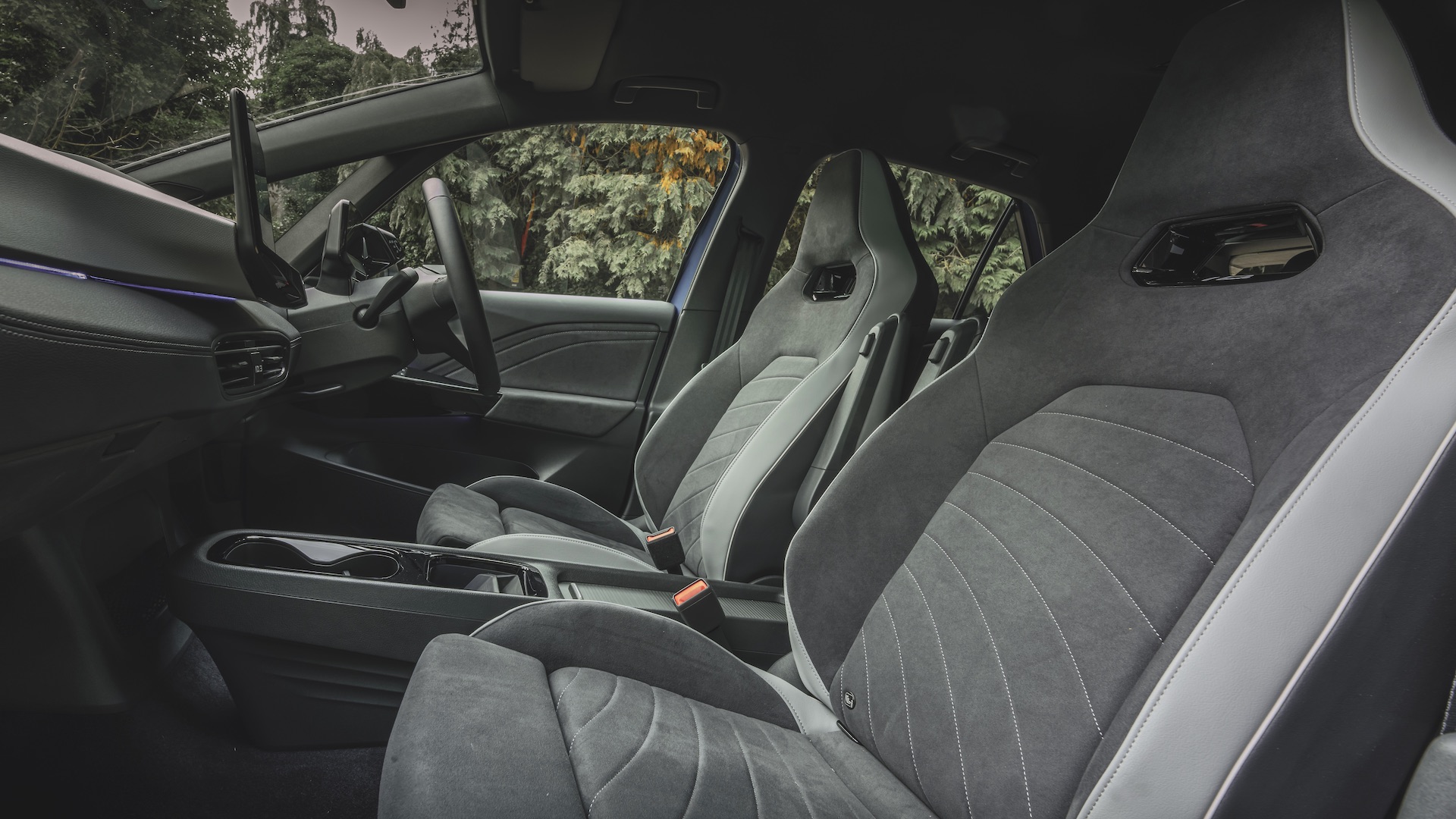 VW ID3 Review 2024 | Electric Range, Interior & Price | Carwow