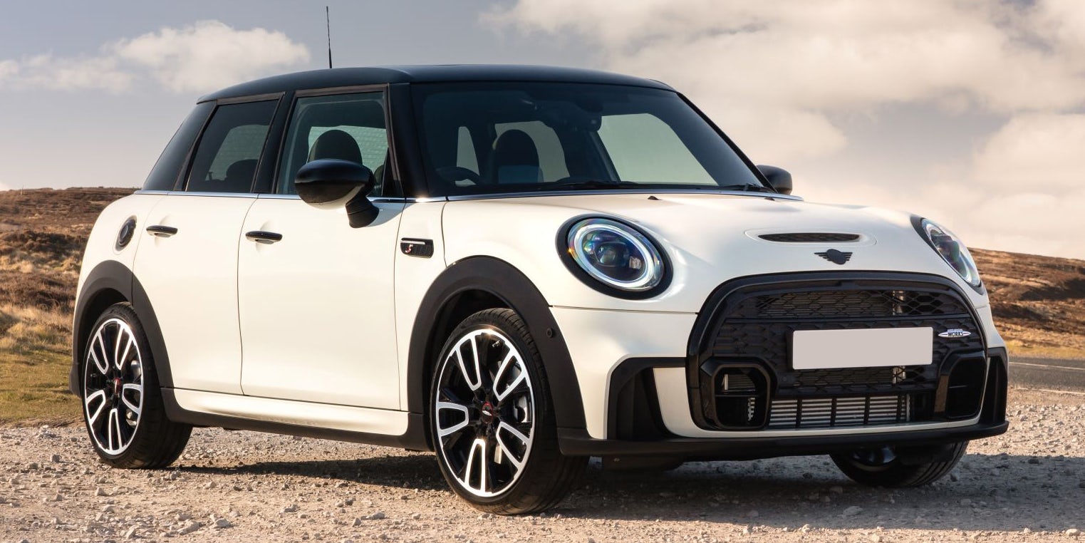 Mini 5dr hatch 2022 front 3/4 static