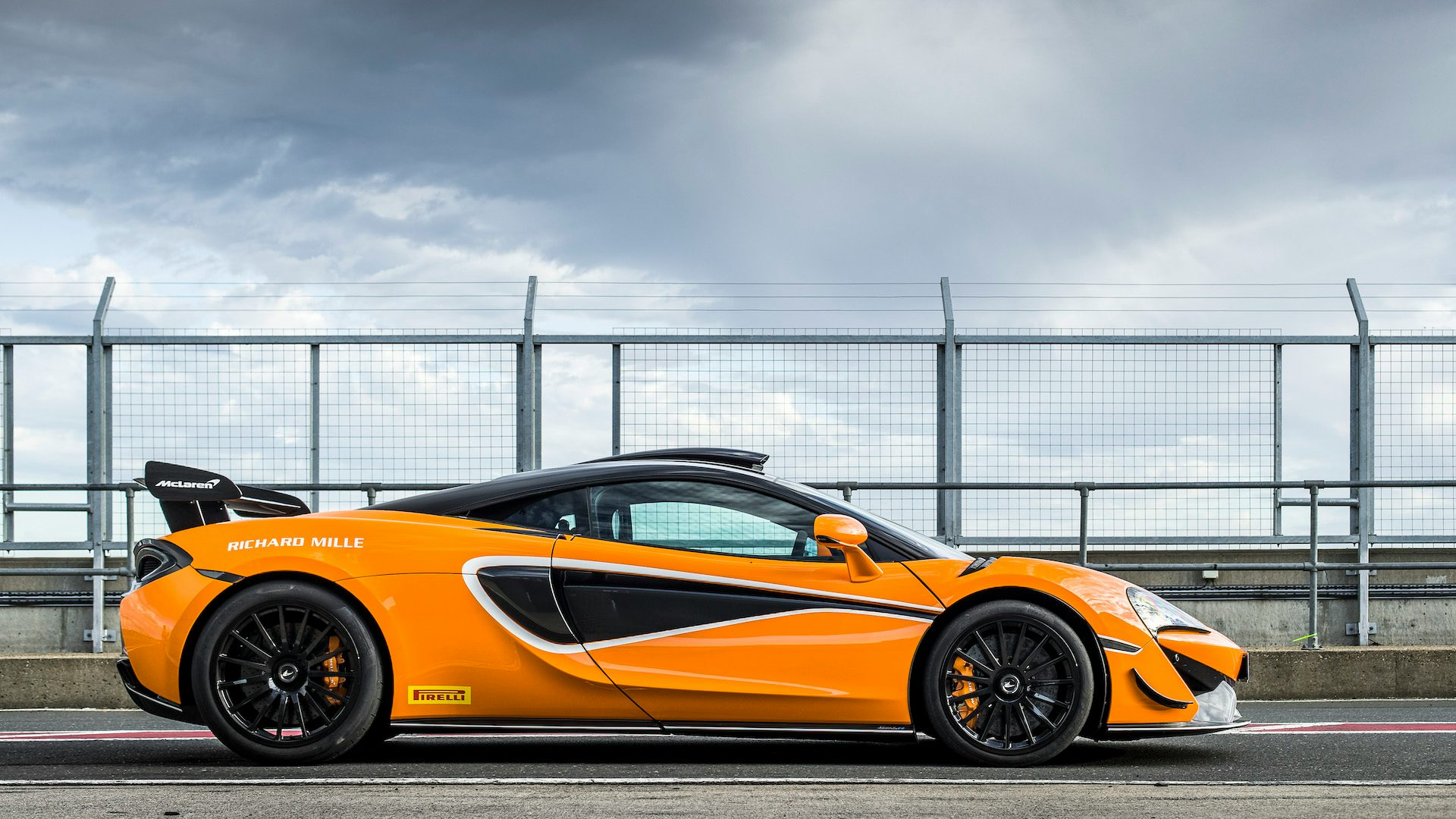 2020 McLaren 620 R side static