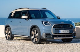 MINI Countryman Electric Review 2024 | Performance & Pricing | Carwow