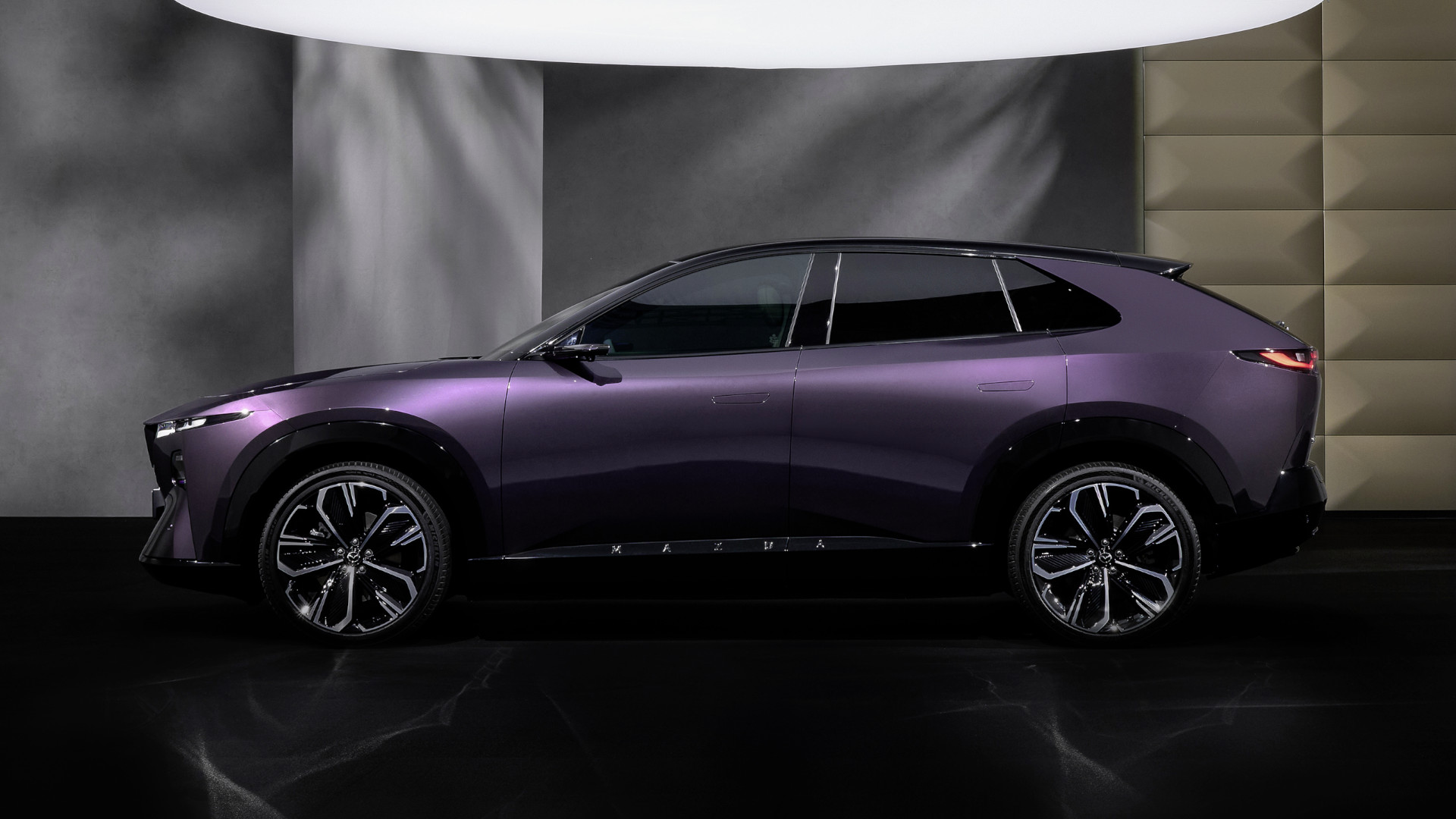 Mazda CX-6e statisch Seite