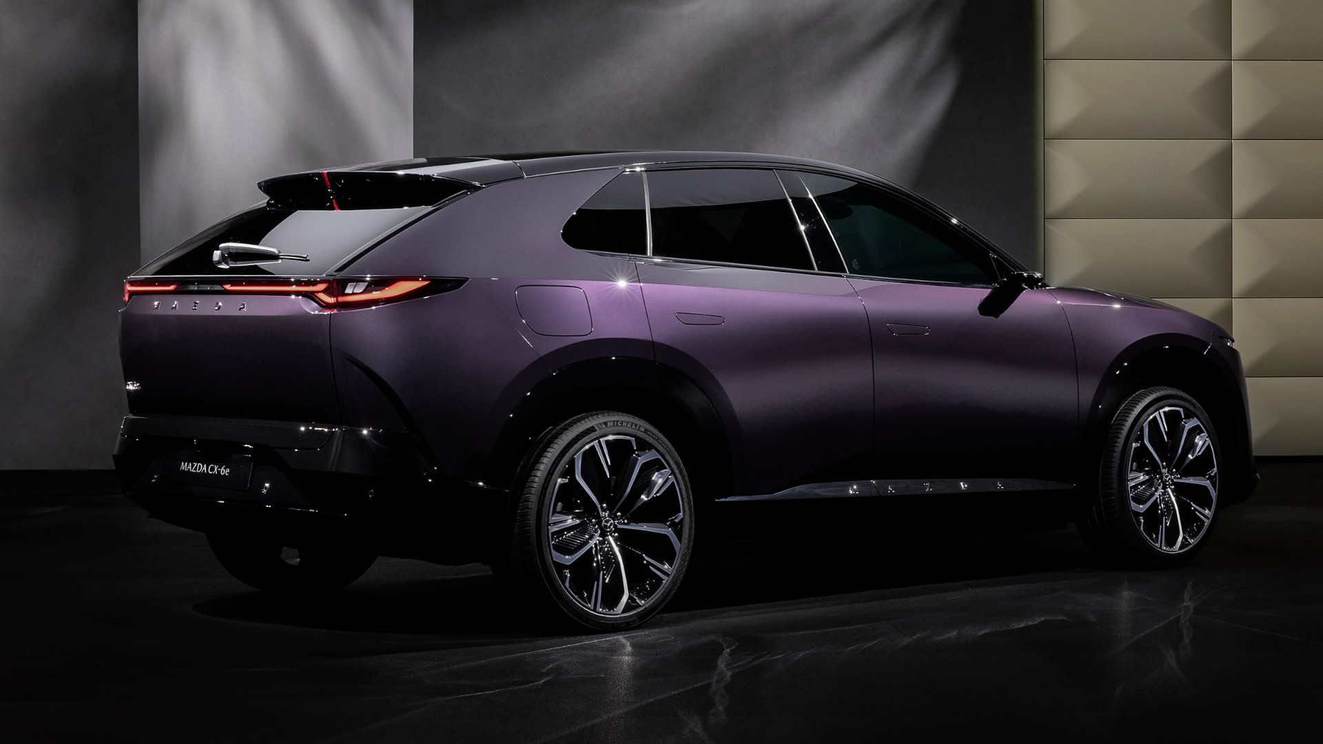 Mazda CX-6e statisch Heck
