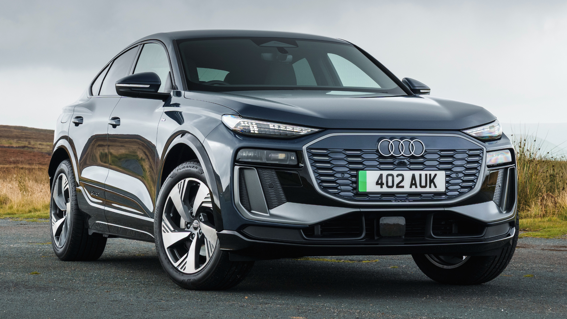 Audi Q6 e-tron Sportback, 2026, RHD - front three quarter static