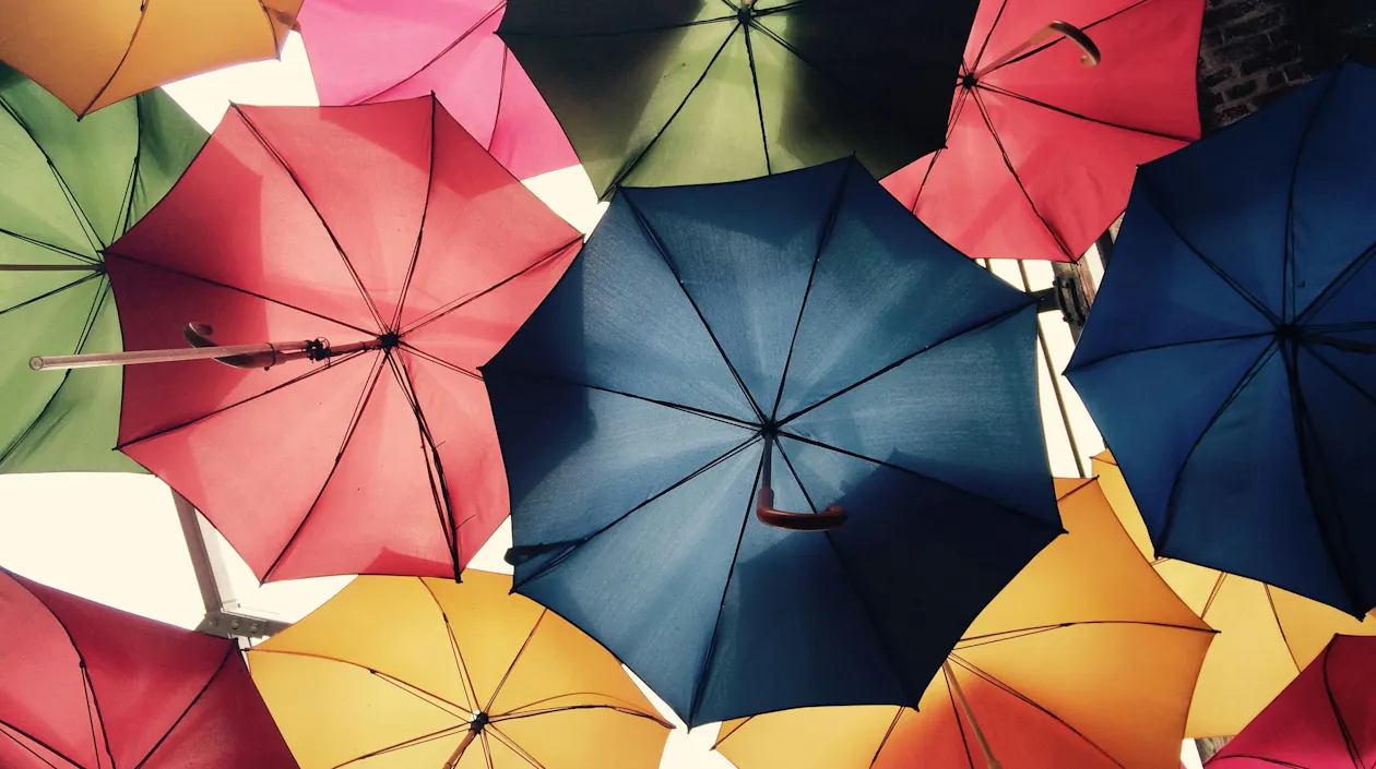 aufgespannte Regenschirme